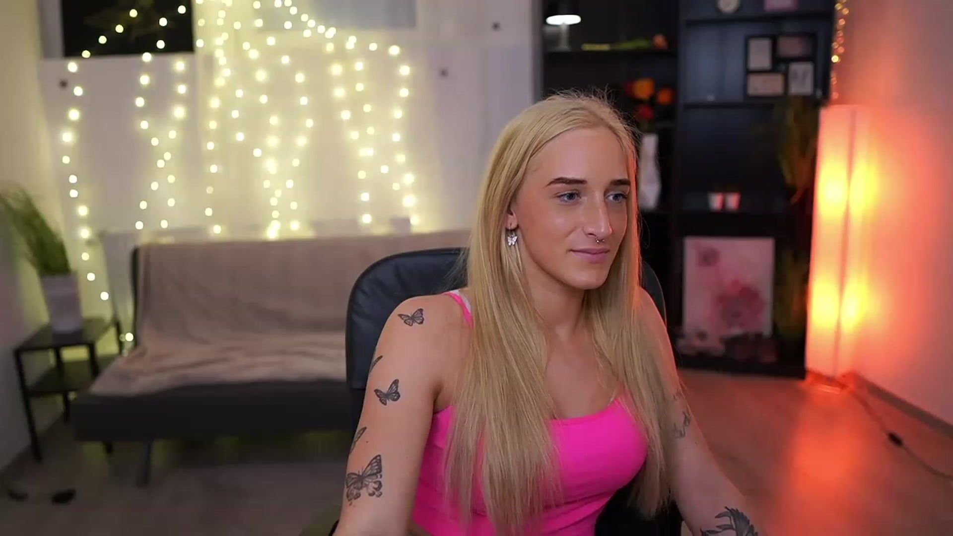 Gallery image thumbnail from NicoletteShea's myfreecams stream on, 03/26/2023, 14:25 image 13 of 20
