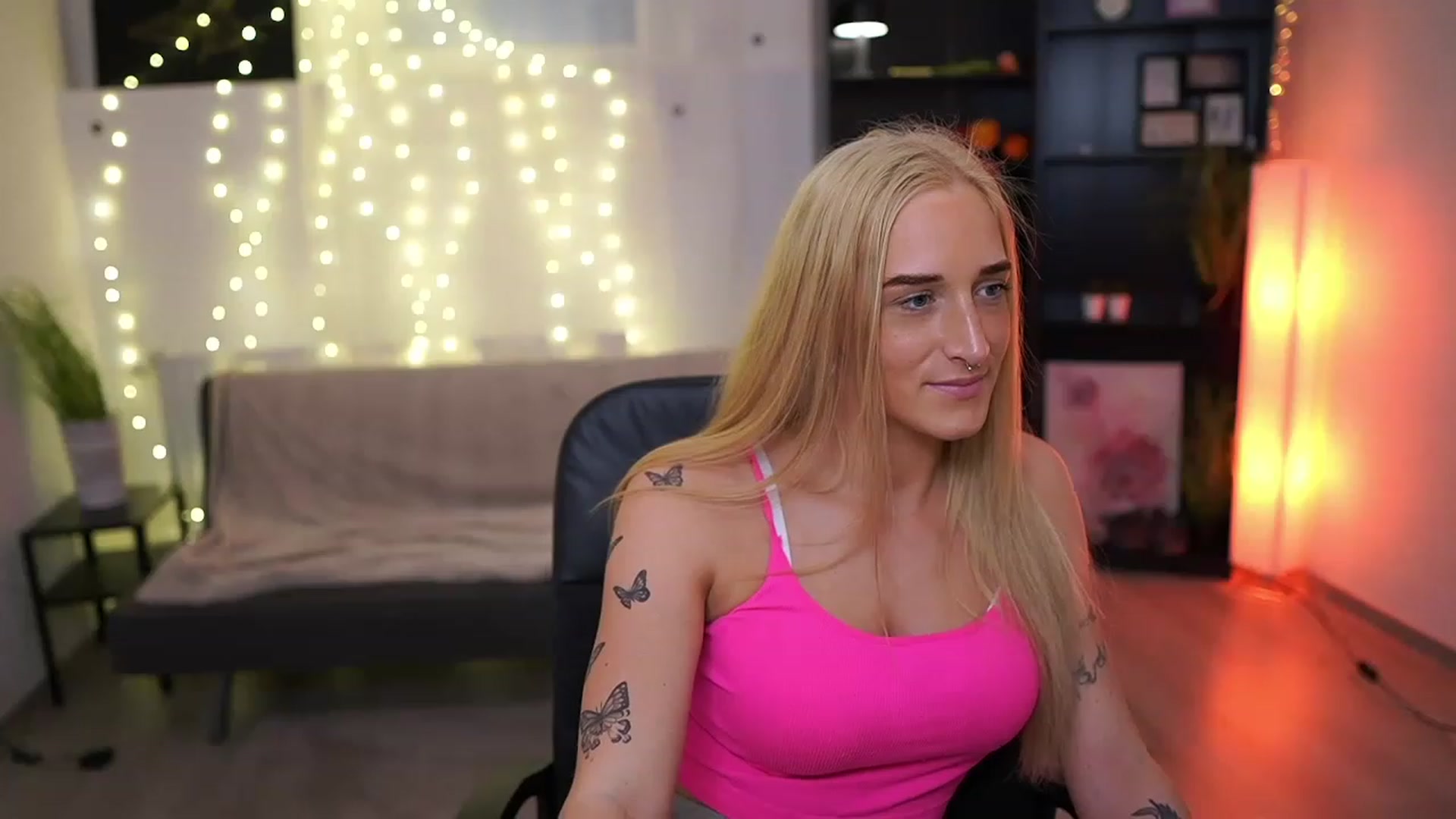 Gallery image thumbnail from NicoletteShea's myfreecams stream on, 03/26/2023, 14:25 image 8 of 20