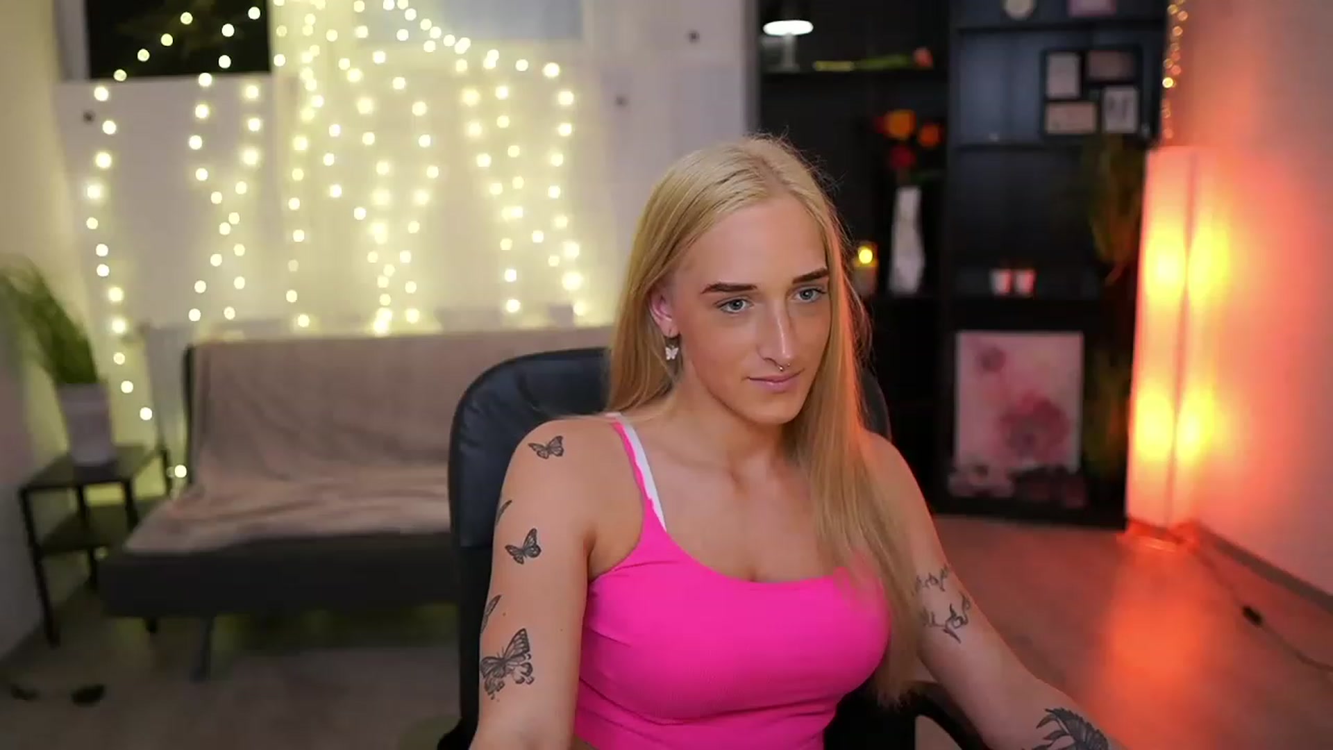 Gallery image thumbnail from NicoletteShea's myfreecams stream on, 03/26/2023, 14:25 image 4 of 20
