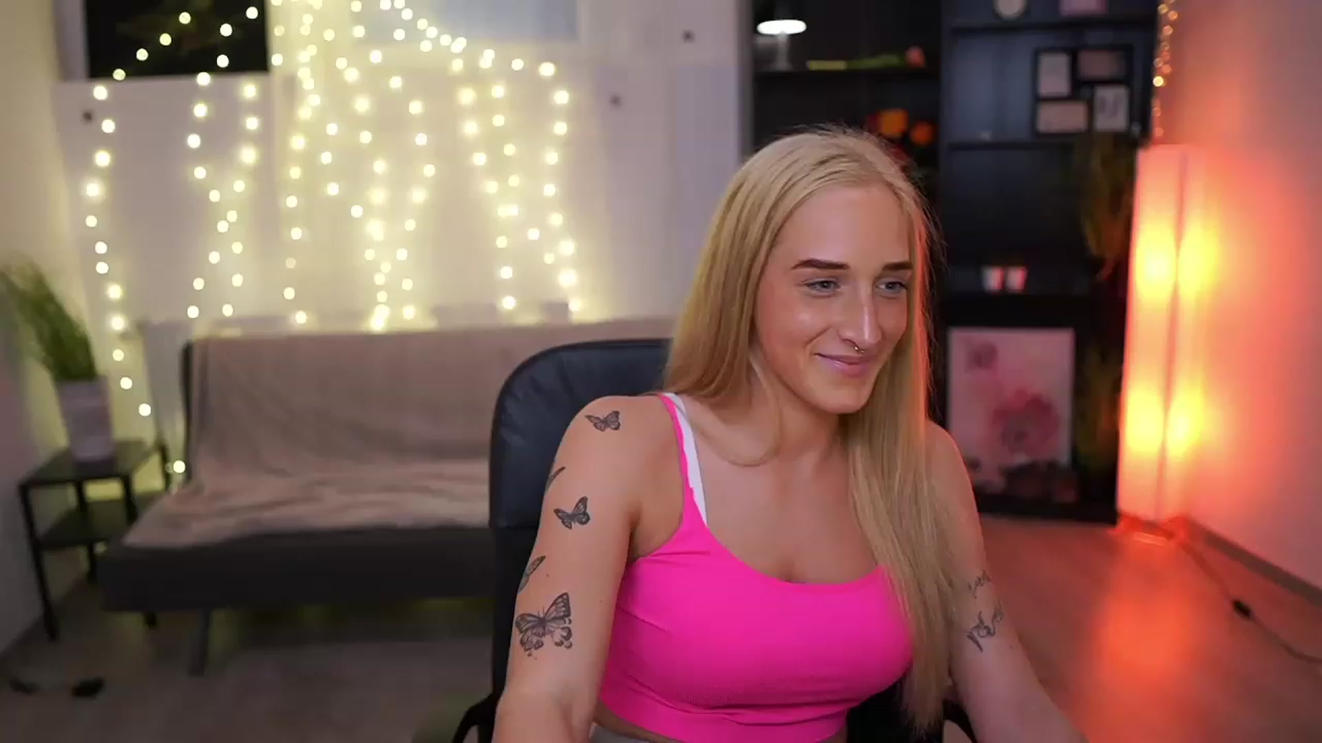 Gallery image thumbnail from NicoletteShea's myfreecams stream on, 03/26/2023, 14:25 image 2 of 20