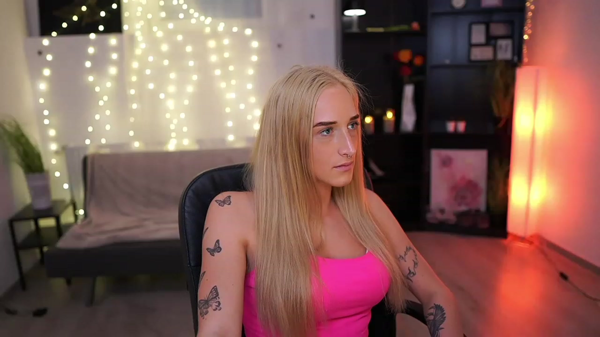 Gallery image thumbnail from NicoletteShea's myfreecams stream on, 03/26/2023, 14:25 image 17 of 20