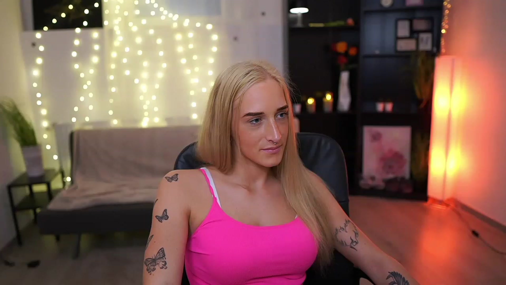 Gallery image thumbnail from NicoletteShea's myfreecams stream on, 03/26/2023, 14:25 image 5 of 20