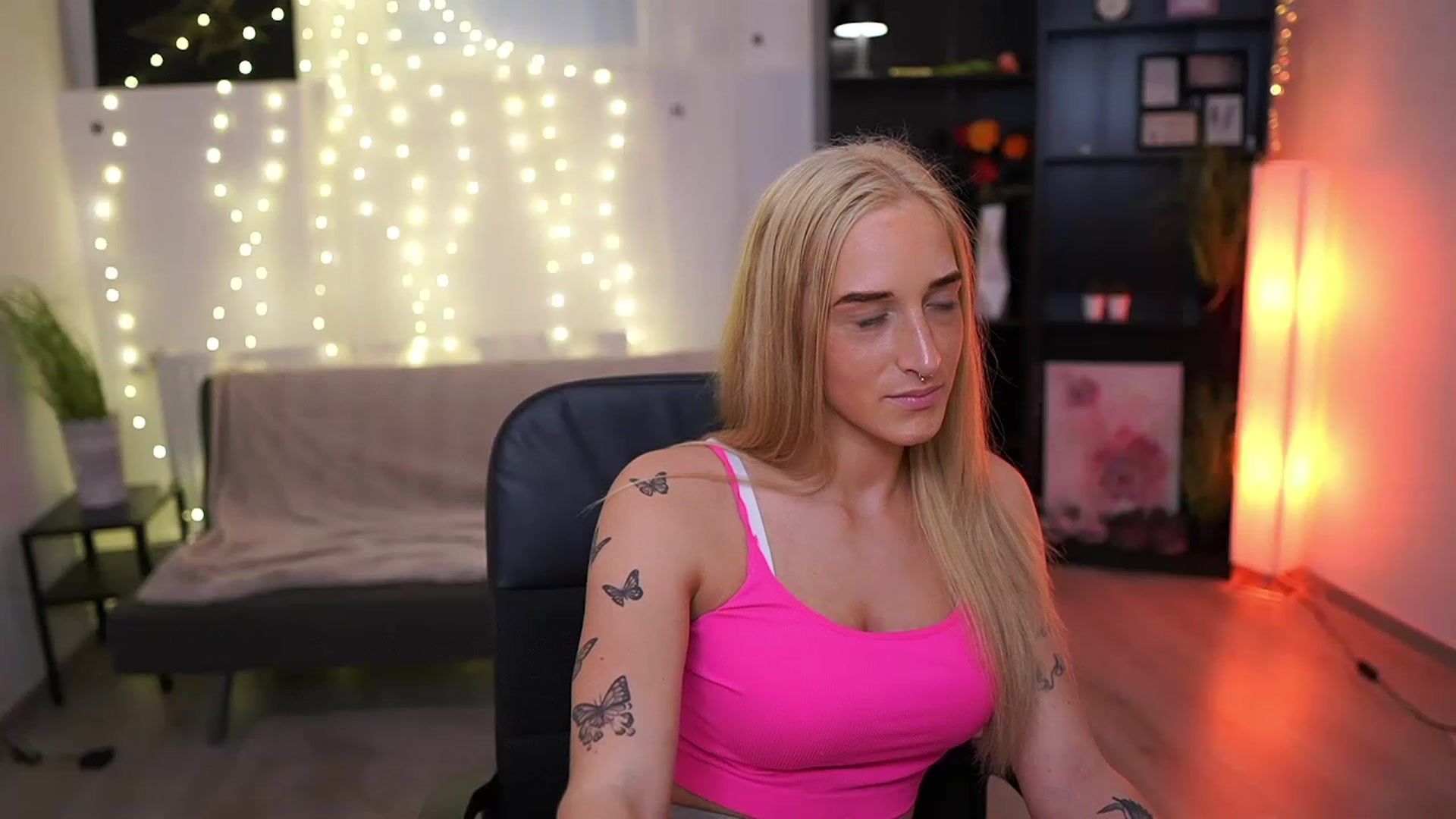 Gallery image thumbnail from NicoletteShea's myfreecams stream on, 03/26/2023, 14:25 image 1 of 20