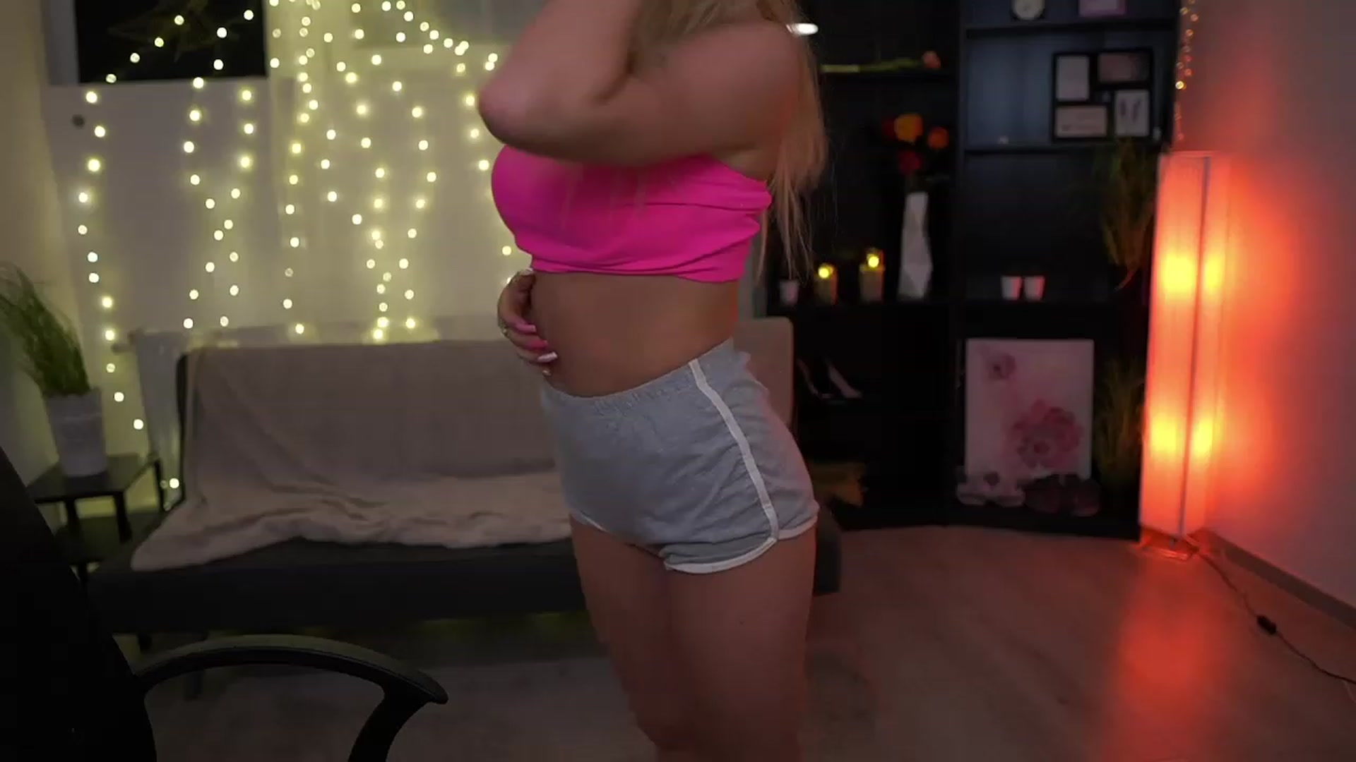 Gallery image thumbnail from NicoletteShea's myfreecams stream on, 03/26/2023, 18:00 image 14 of 20