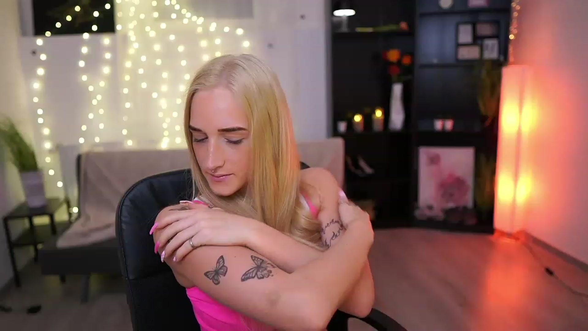 Gallery image thumbnail from NicoletteShea's myfreecams stream on, 03/26/2023, 18:00 image 11 of 20