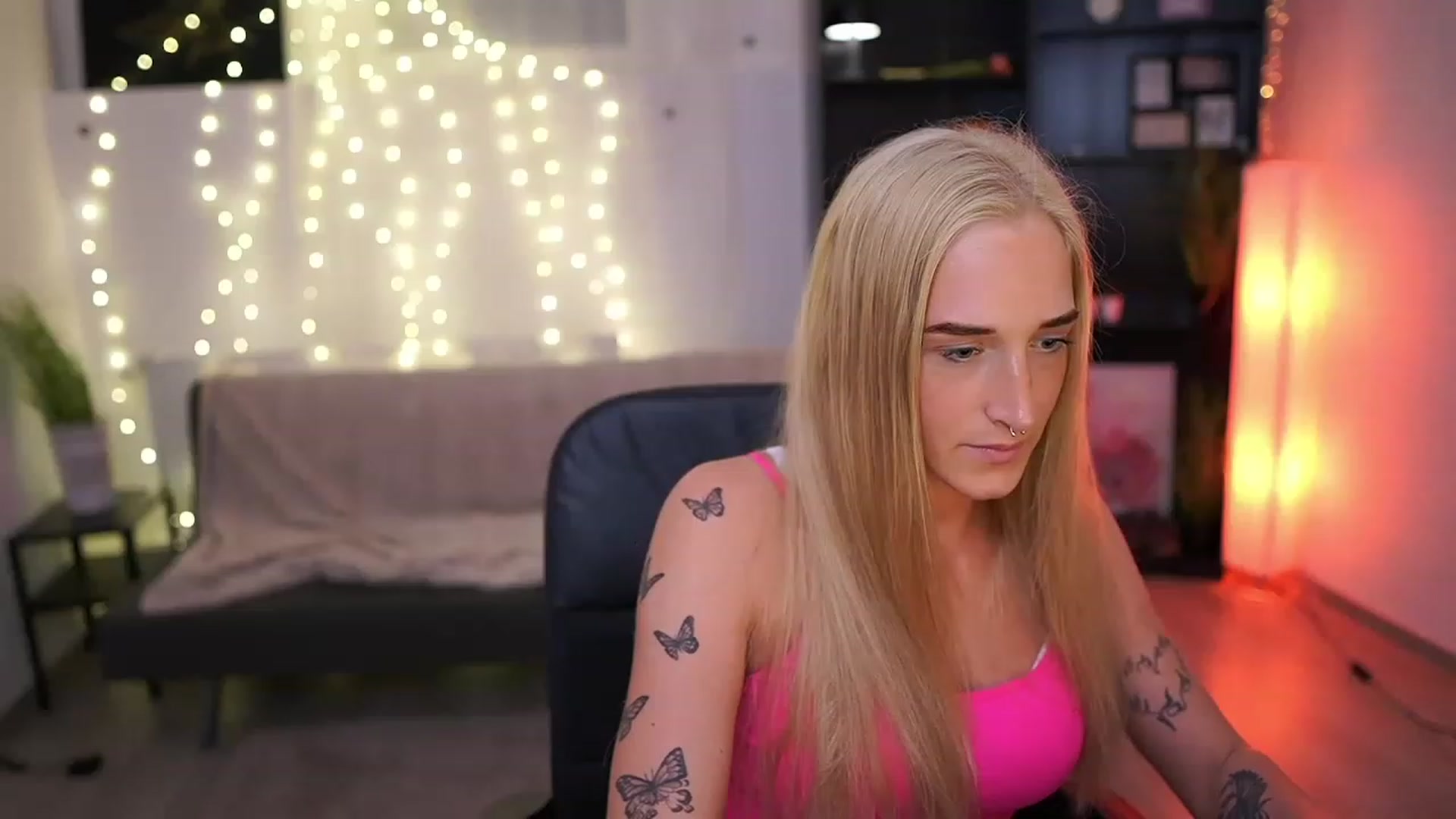 Gallery image thumbnail from NicoletteShea's myfreecams stream on, 03/26/2023, 18:00 image 12 of 20
