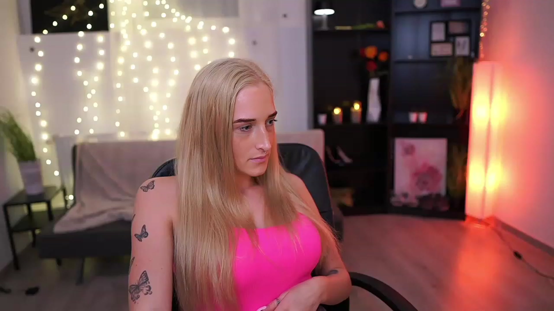 Gallery image thumbnail from NicoletteShea's myfreecams stream on, 03/26/2023, 18:00 image 19 of 20