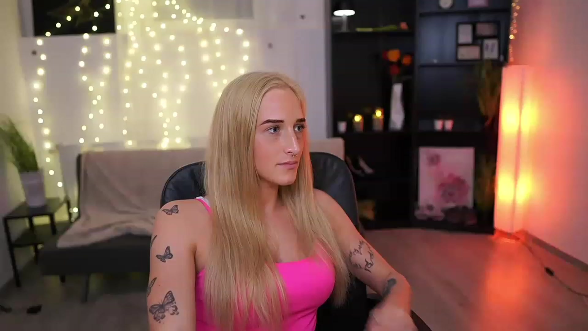 Gallery image thumbnail from NicoletteShea's myfreecams stream on, 03/26/2023, 18:00 image 18 of 20
