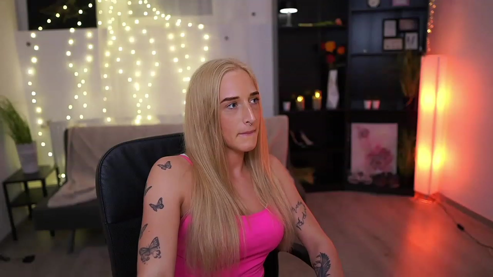 Gallery image thumbnail from NicoletteShea's myfreecams stream on, 03/26/2023, 18:00 image 13 of 20