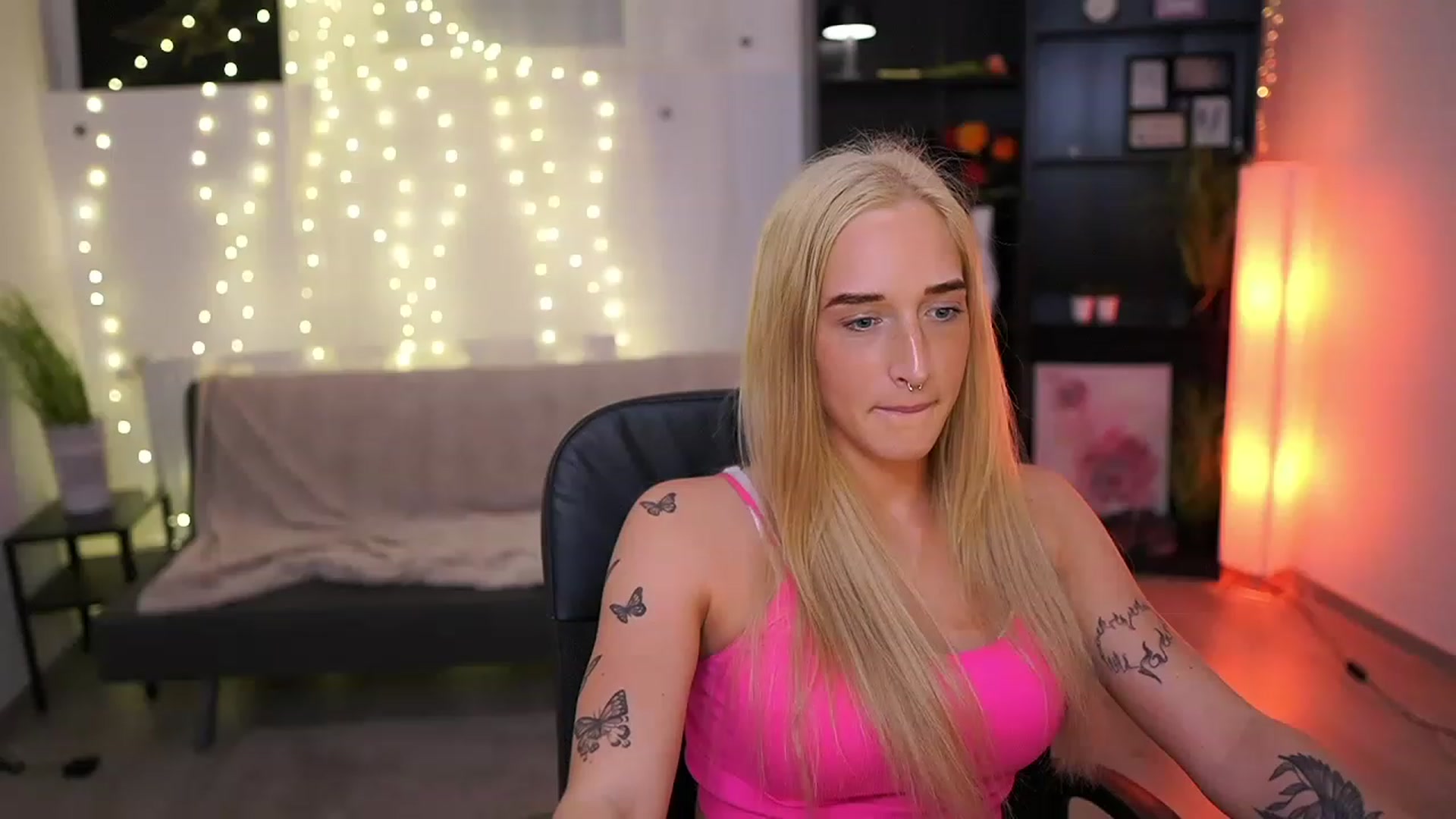 Gallery image thumbnail from NicoletteShea's myfreecams stream on, 03/26/2023, 18:00 image 7 of 20