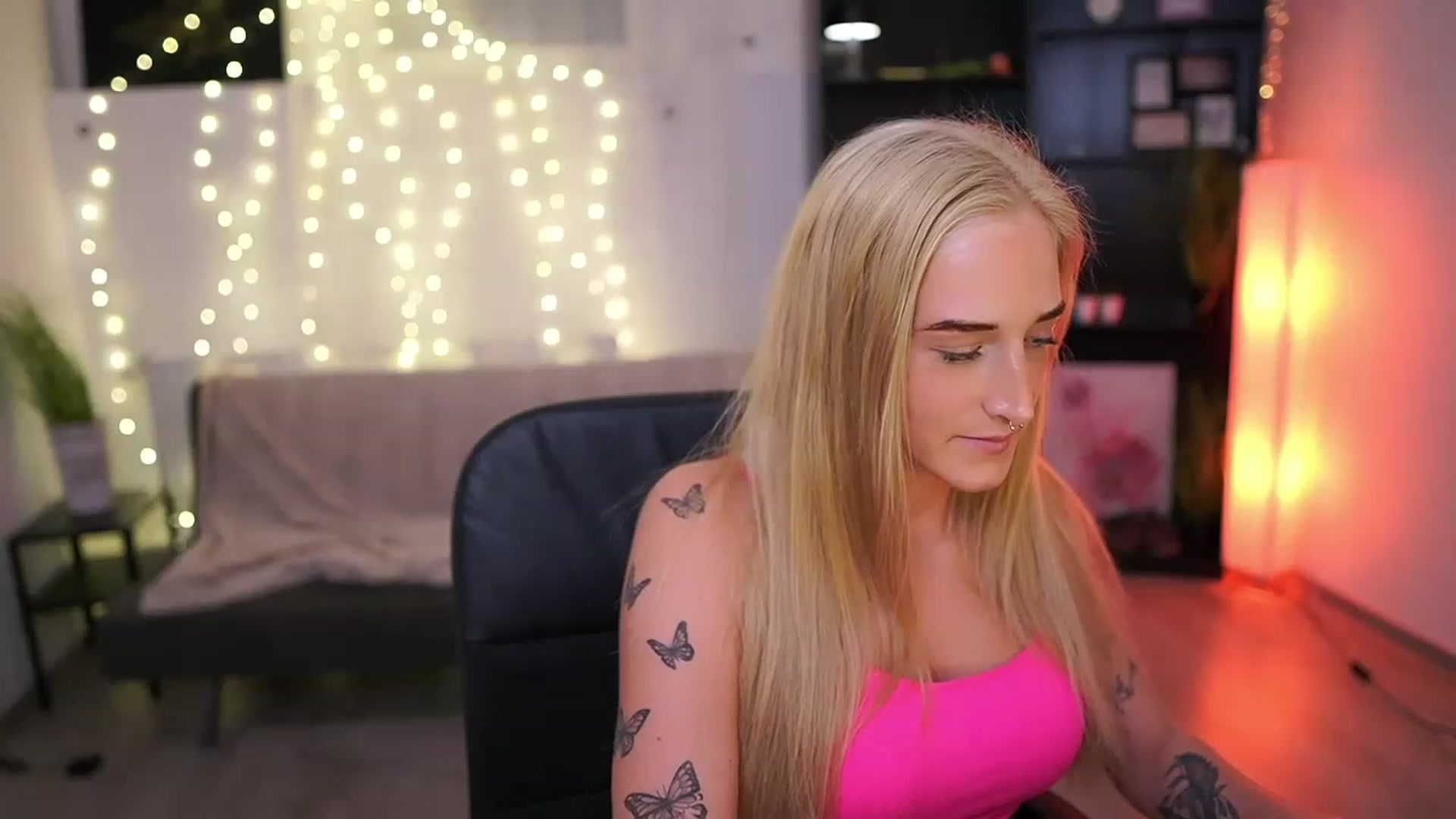 Gallery image thumbnail from NicoletteShea's myfreecams stream on, 03/26/2023, 18:00 image 20 of 20