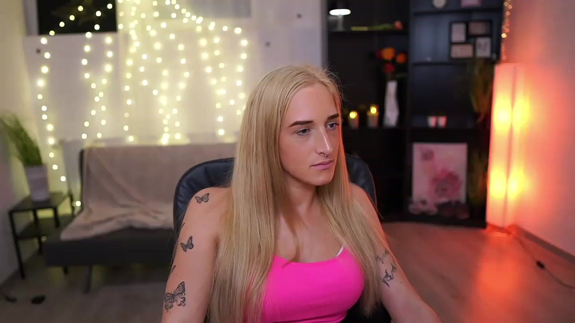 Gallery image thumbnail from NicoletteShea's myfreecams stream on, 03/26/2023, 18:00 image 2 of 20