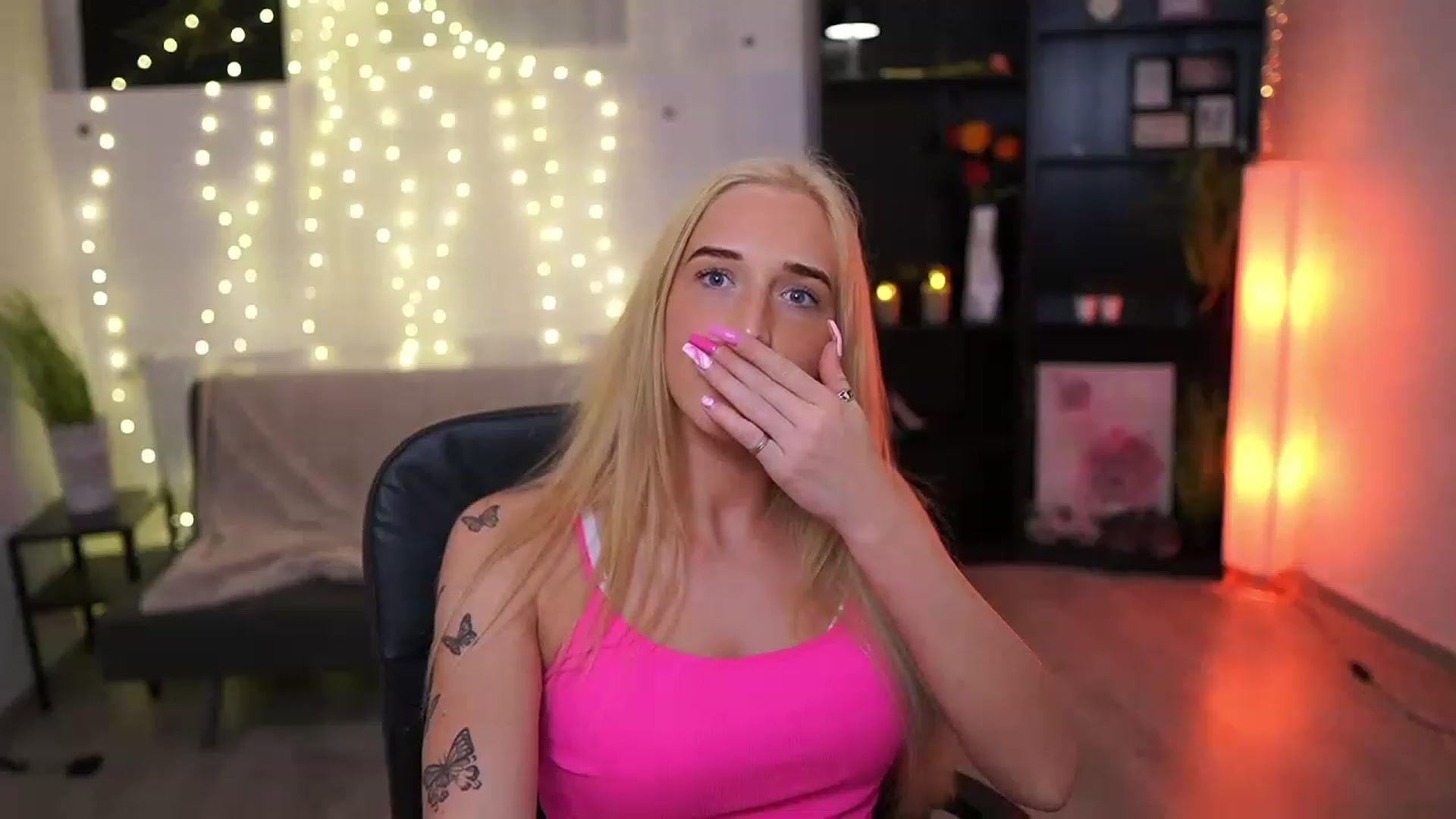 Gallery image thumbnail from NicoletteShea's myfreecams stream on, 03/26/2023, 18:00 image 16 of 20