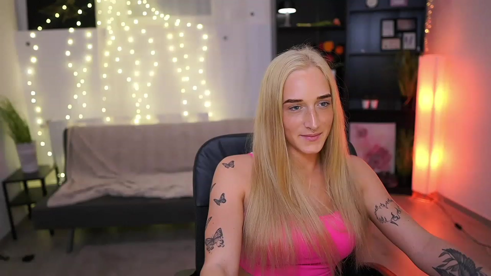 Gallery image thumbnail from NicoletteShea's myfreecams stream on, 03/26/2023, 18:00 image 10 of 20