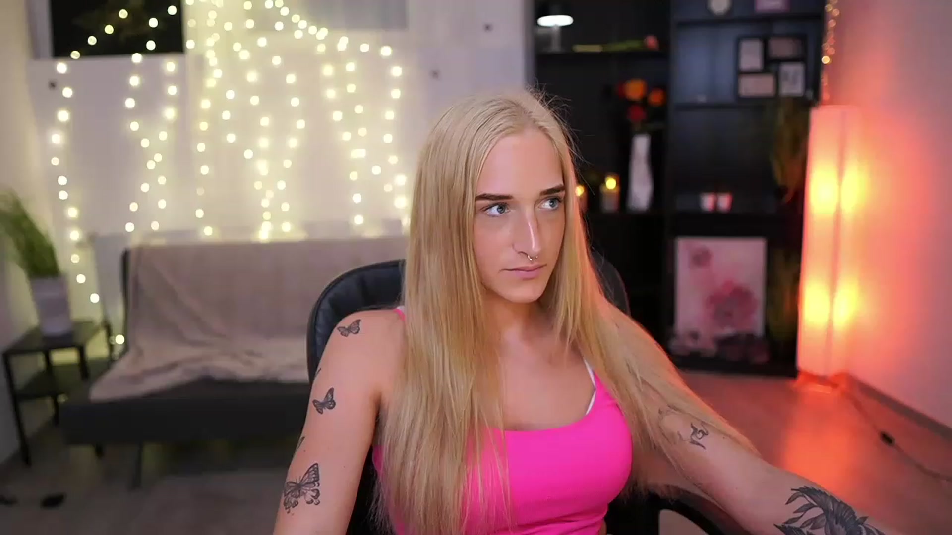 Gallery image thumbnail from NicoletteShea's myfreecams stream on, 03/26/2023, 18:00 image 5 of 20