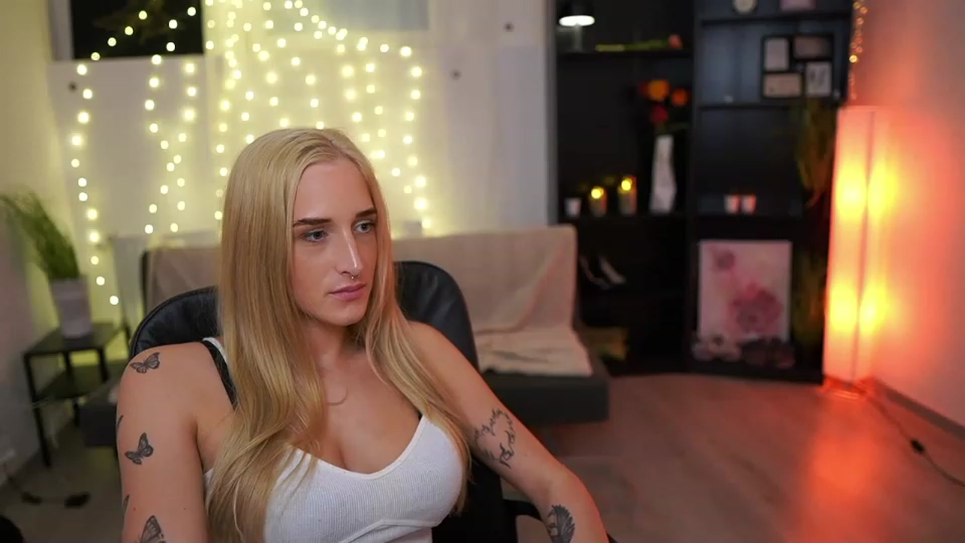 Gallery image thumbnail from NicoletteShea's myfreecams stream on, 03/27/2023, 15:56 image 14 of 20