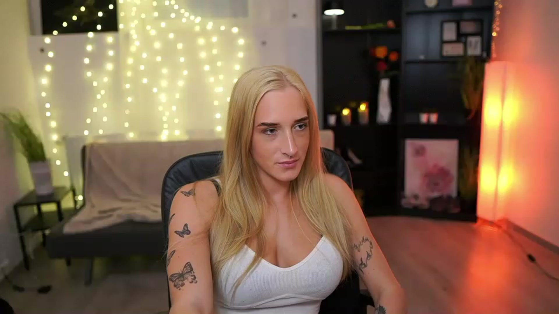 Gallery image thumbnail from NicoletteShea's myfreecams stream on, 03/27/2023, 15:56 image 16 of 20