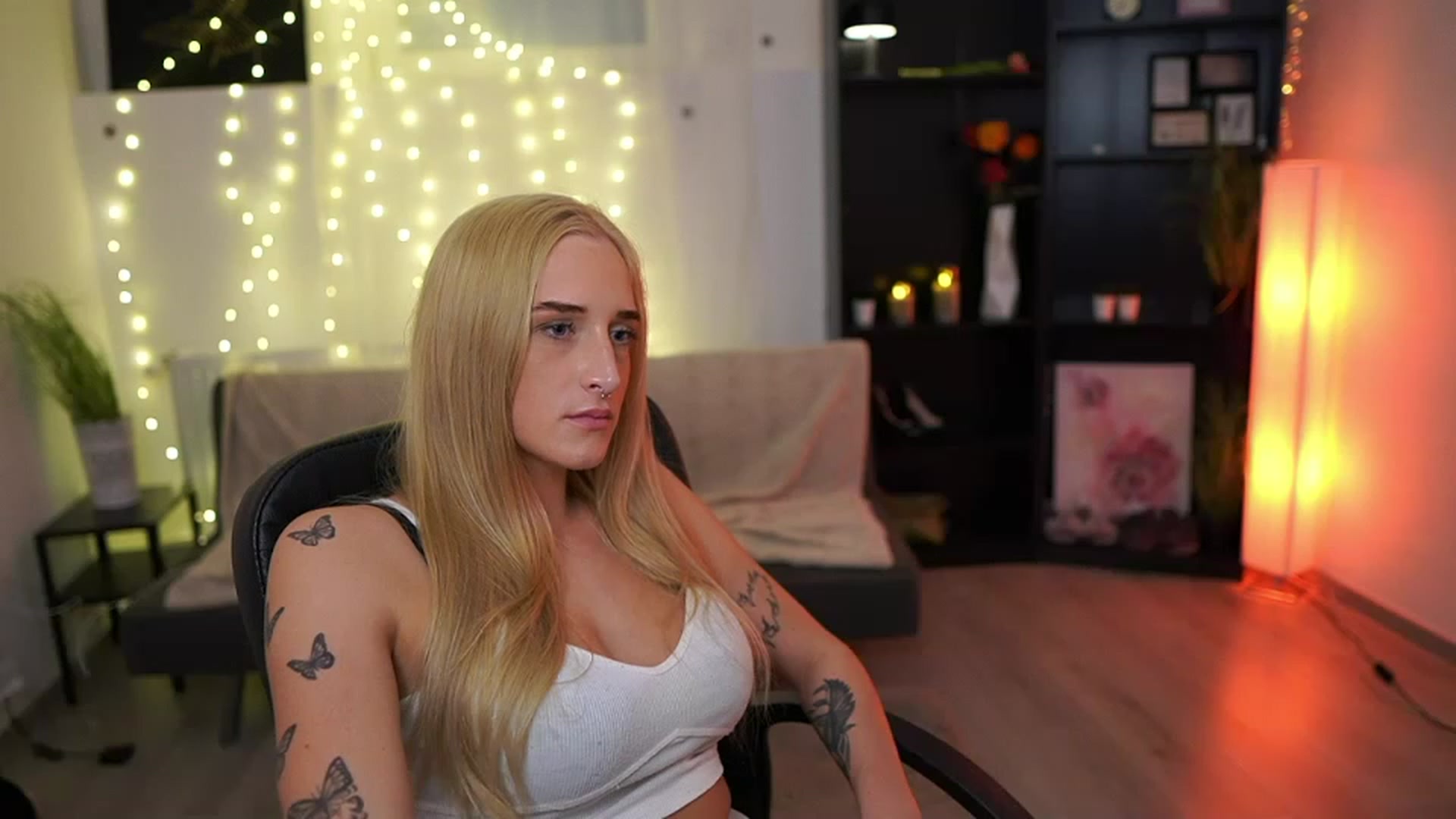 Gallery image thumbnail from NicoletteShea's myfreecams stream on, 03/27/2023, 15:56 image 17 of 20