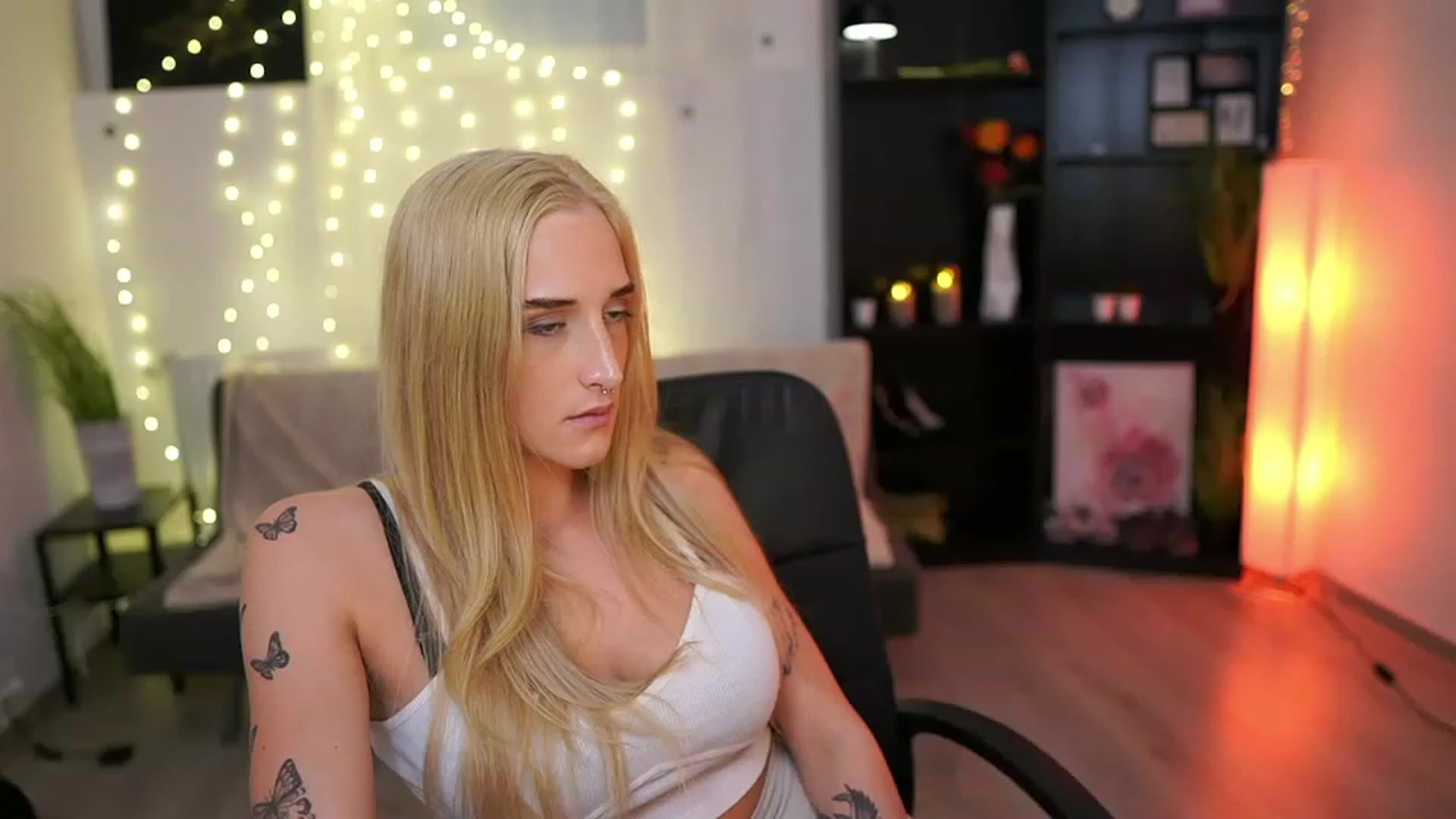 Gallery image thumbnail from NicoletteShea's myfreecams stream on, 03/27/2023, 15:56 image 13 of 20