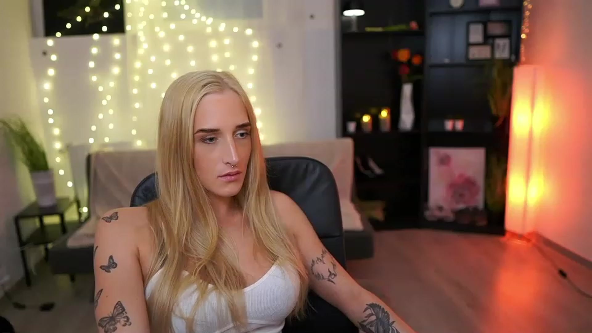 Gallery image thumbnail from NicoletteShea's myfreecams stream on, 03/27/2023, 15:56 image 5 of 20