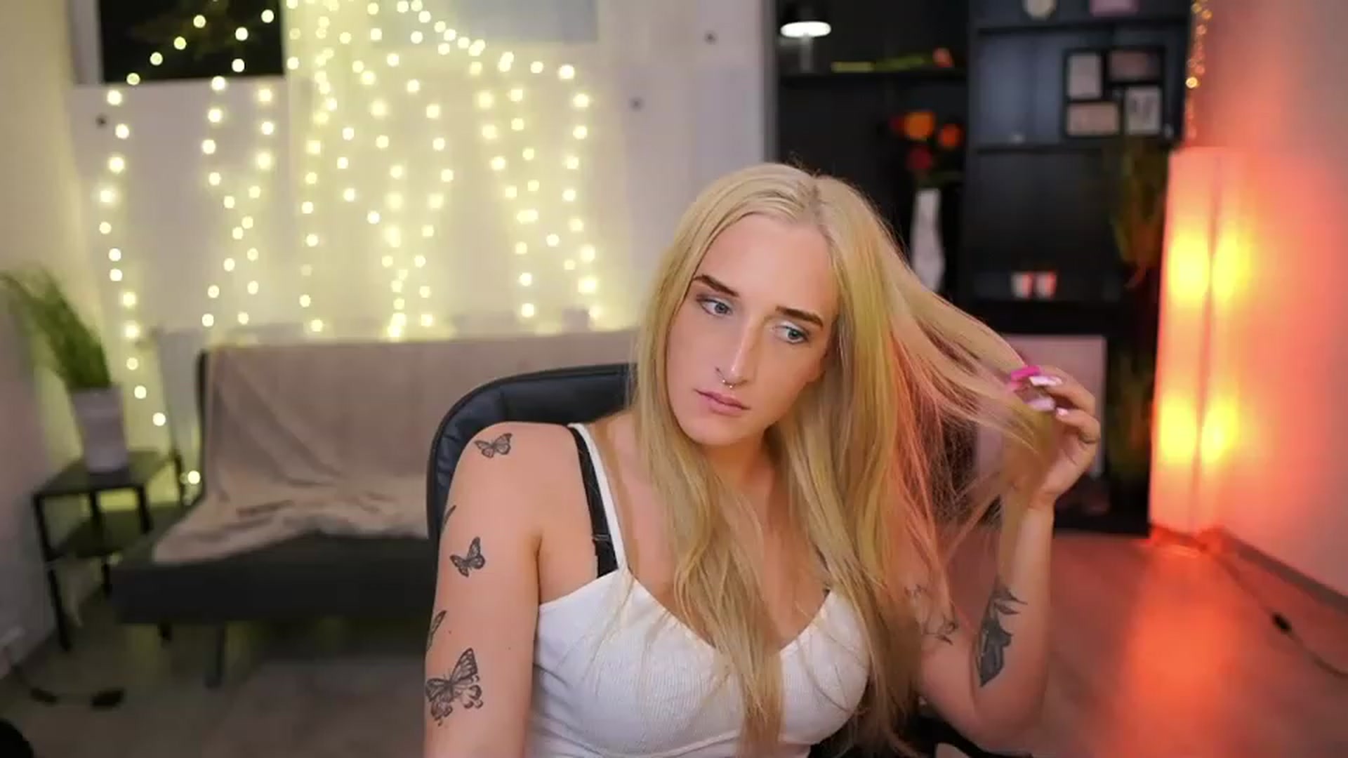 Gallery image thumbnail from NicoletteShea's myfreecams stream on, 03/27/2023, 15:56 image 10 of 20