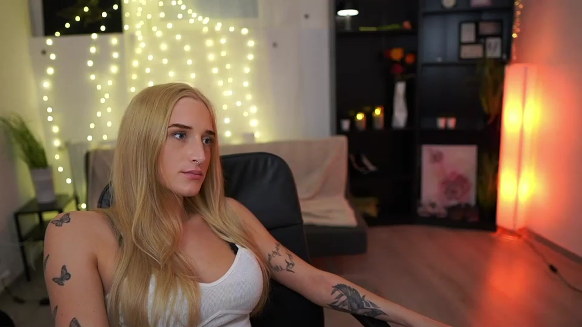 Gallery image thumbnail from NicoletteShea's myfreecams stream on, 03/27/2023, 15:56 image 6 of 20