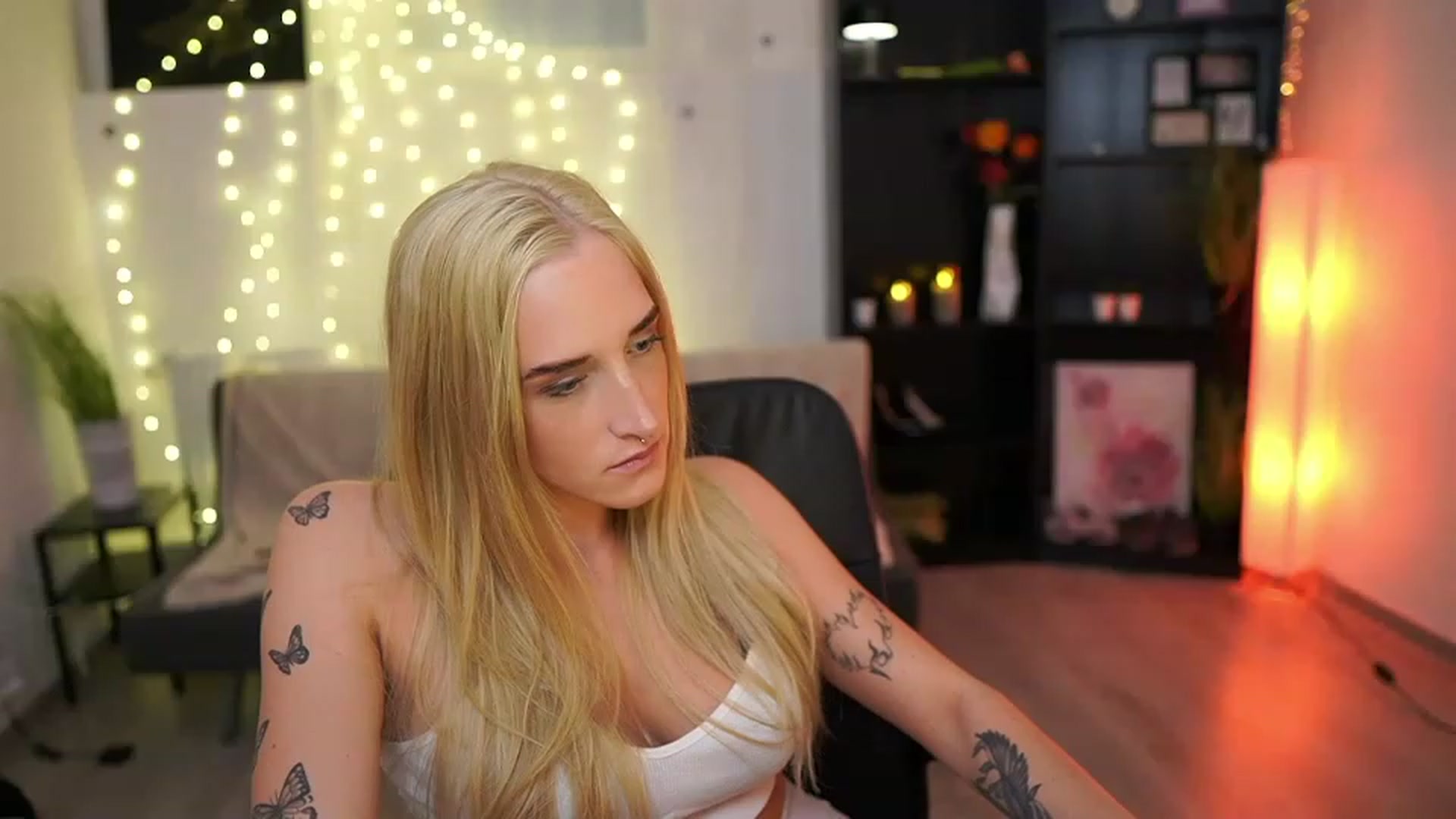 Gallery image thumbnail from NicoletteShea's myfreecams stream on, 03/27/2023, 15:56 image 3 of 20