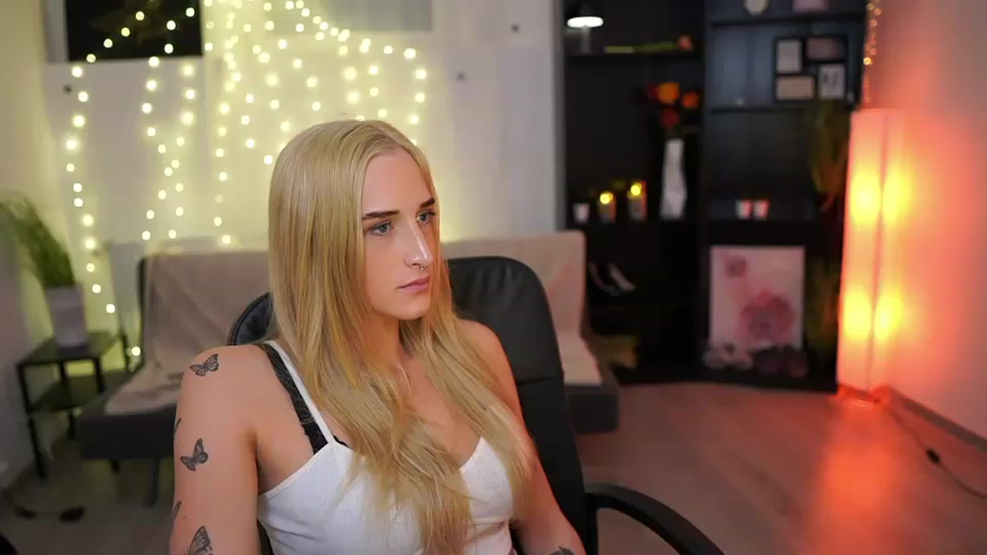 Gallery image thumbnail from NicoletteShea's myfreecams stream on, 03/27/2023, 16:32 image 12 of 20