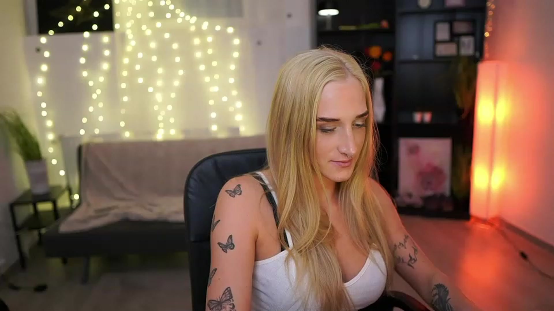Gallery image thumbnail from NicoletteShea's myfreecams stream on, 03/27/2023, 16:32 image 8 of 20
