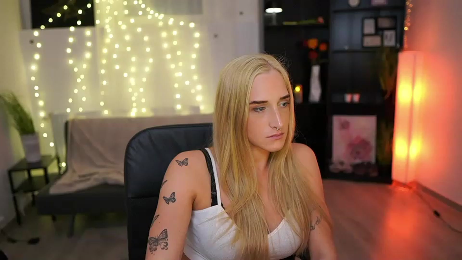Gallery image thumbnail from NicoletteShea's myfreecams stream on, 03/27/2023, 16:32 image 18 of 20