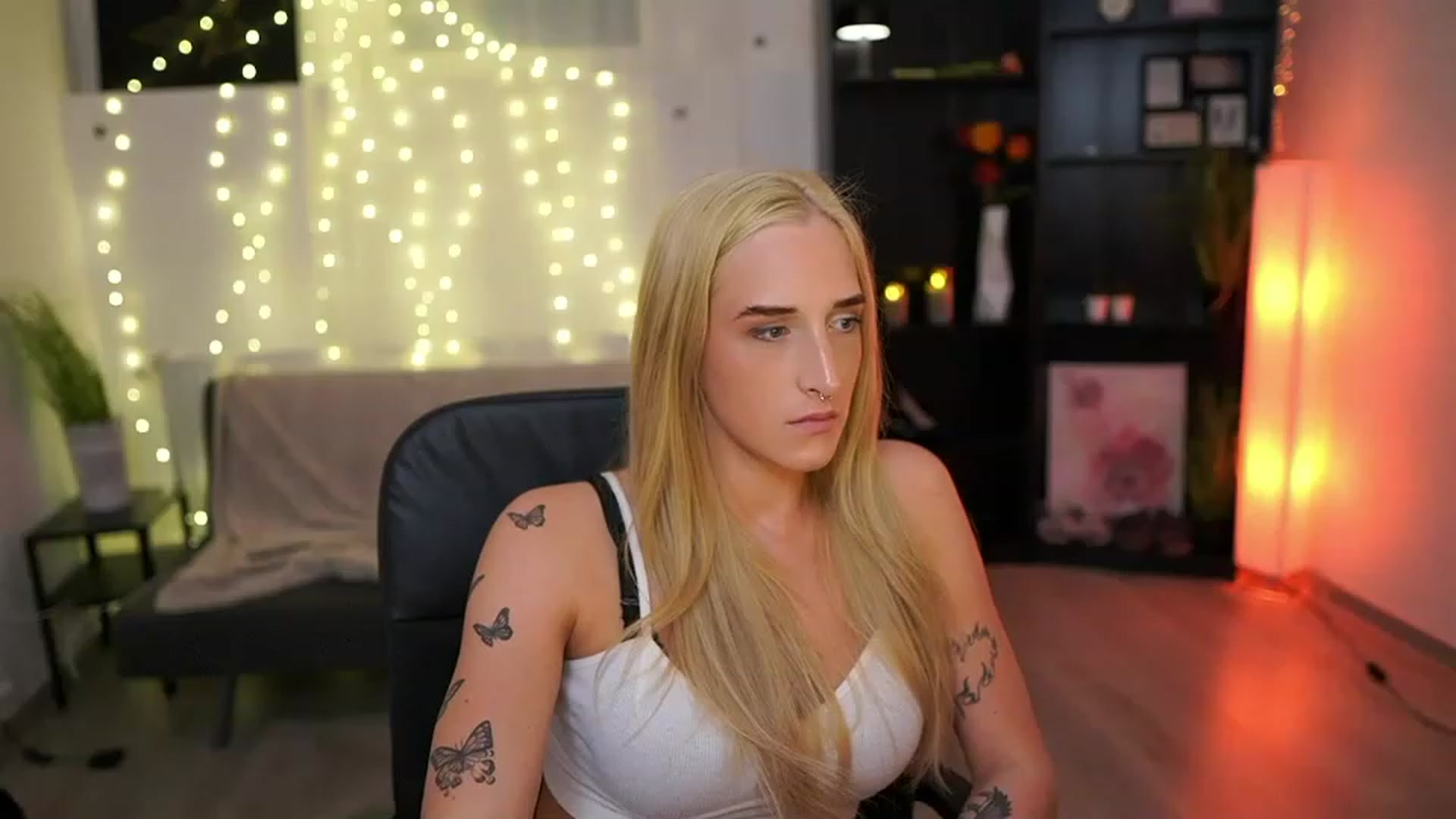 Gallery image thumbnail from NicoletteShea's myfreecams stream on, 03/27/2023, 16:32 image 19 of 20