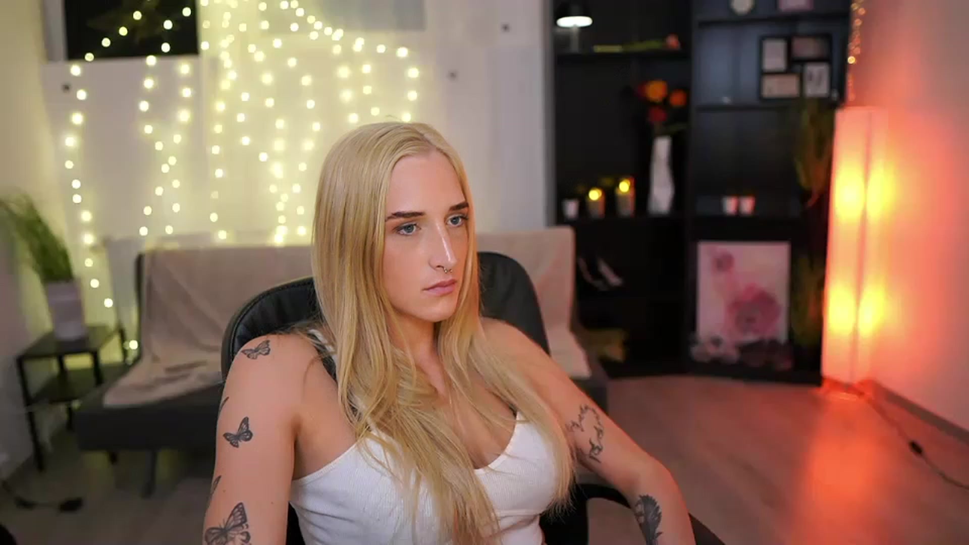 Gallery image thumbnail from NicoletteShea's myfreecams stream on, 03/27/2023, 16:32 image 7 of 20