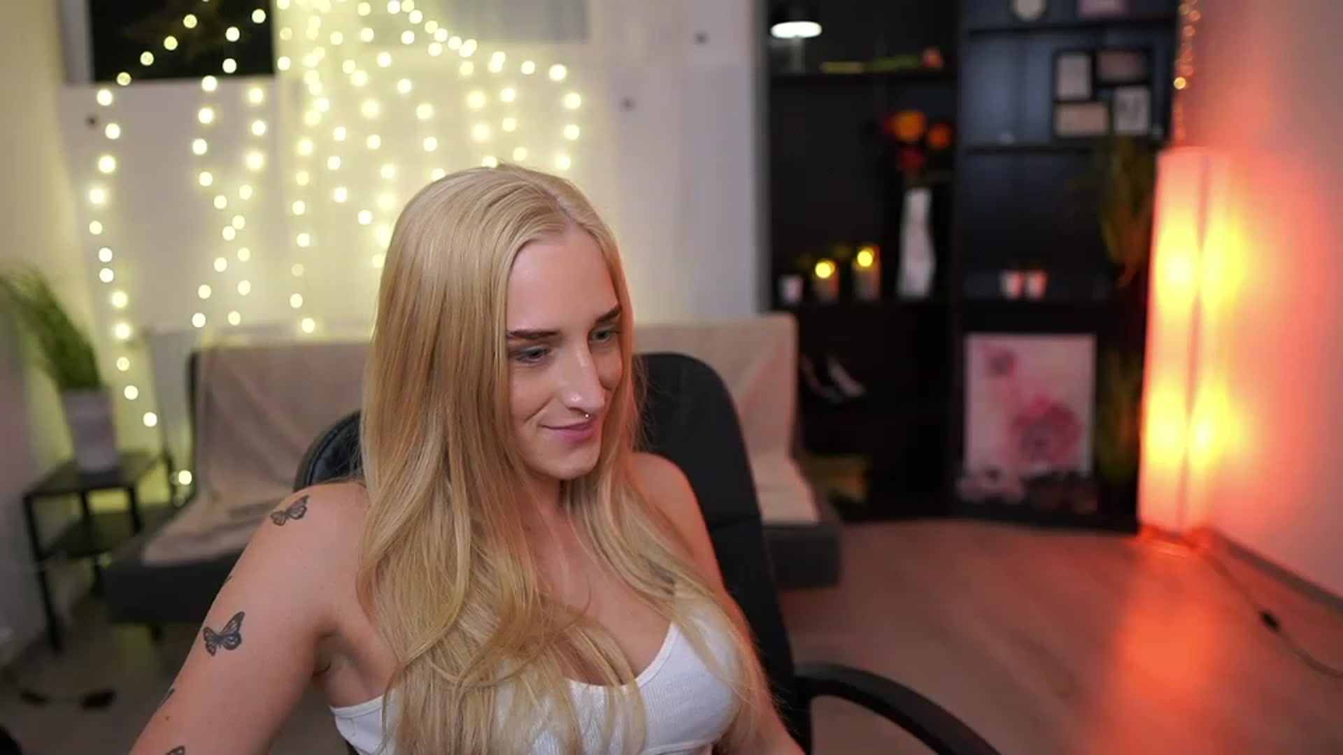 Gallery image thumbnail from NicoletteShea's myfreecams stream on, 03/27/2023, 16:32 image 9 of 20