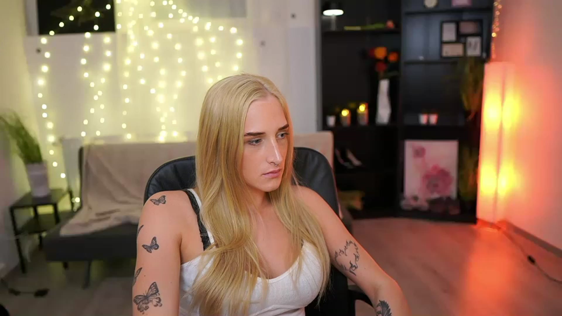 Gallery image thumbnail from NicoletteShea's myfreecams stream on, 03/27/2023, 16:32 image 16 of 20