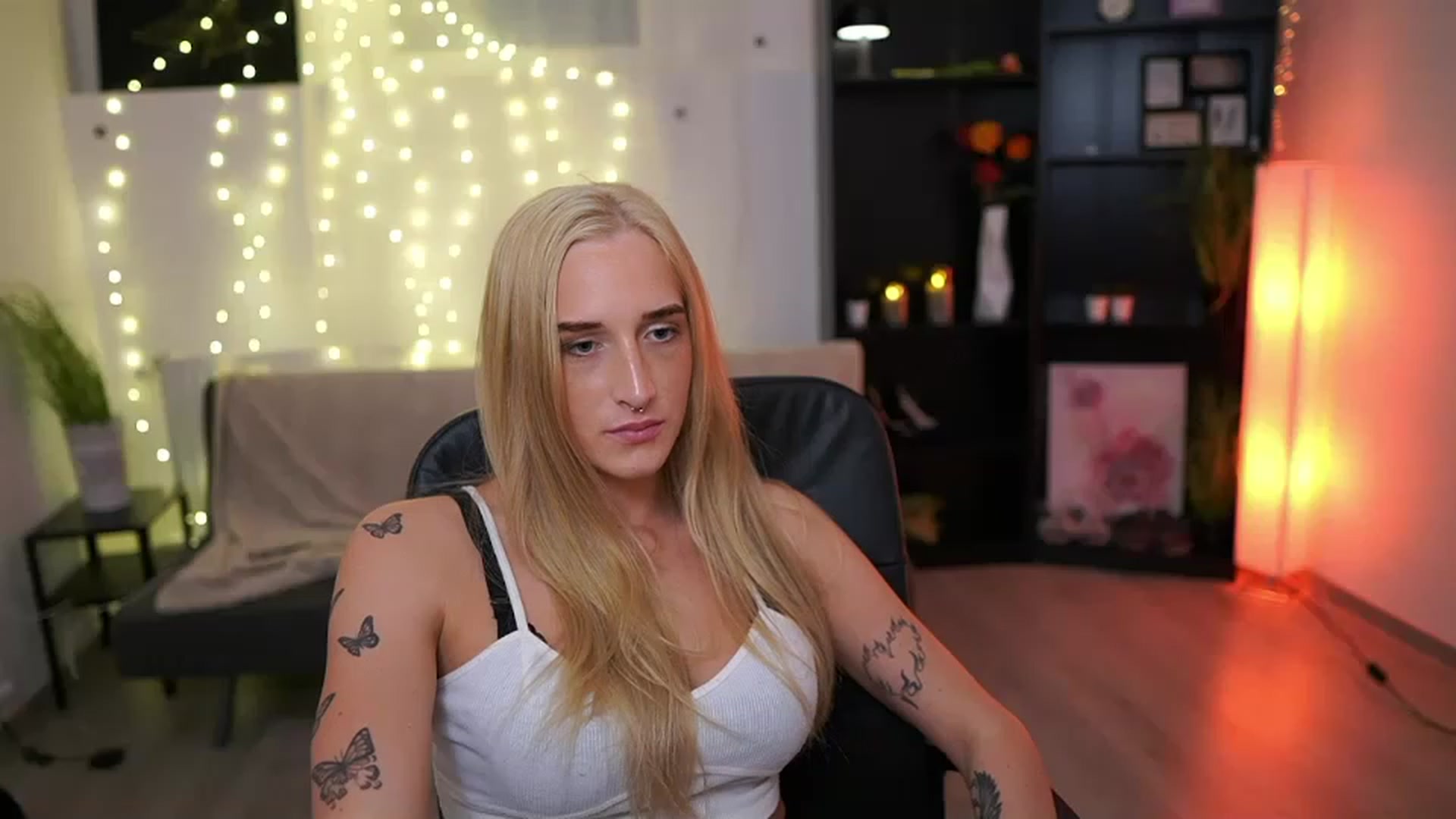 Gallery image thumbnail from NicoletteShea's myfreecams stream on, 03/27/2023, 16:32 image 11 of 20