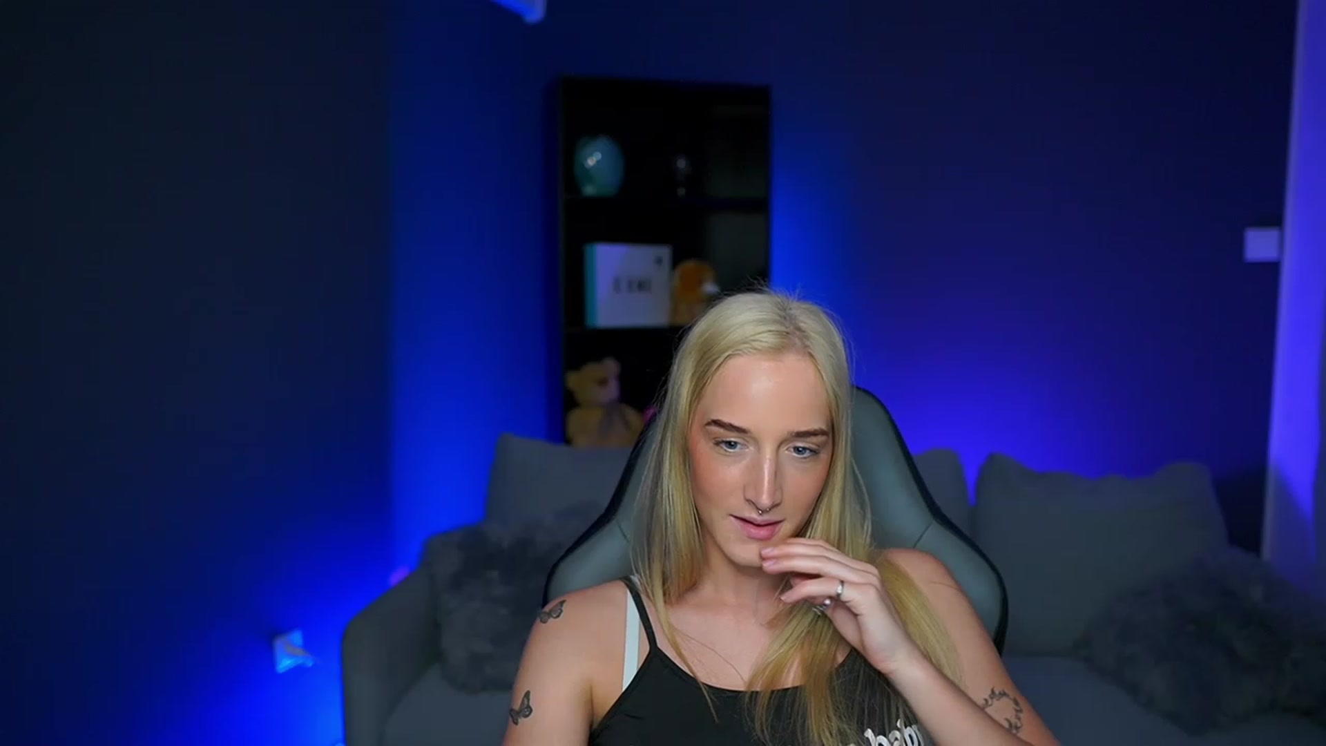 Gallery image thumbnail from NicoletteShea's myfreecams stream on, 04/05/2023, 09:05 image 5 of 20