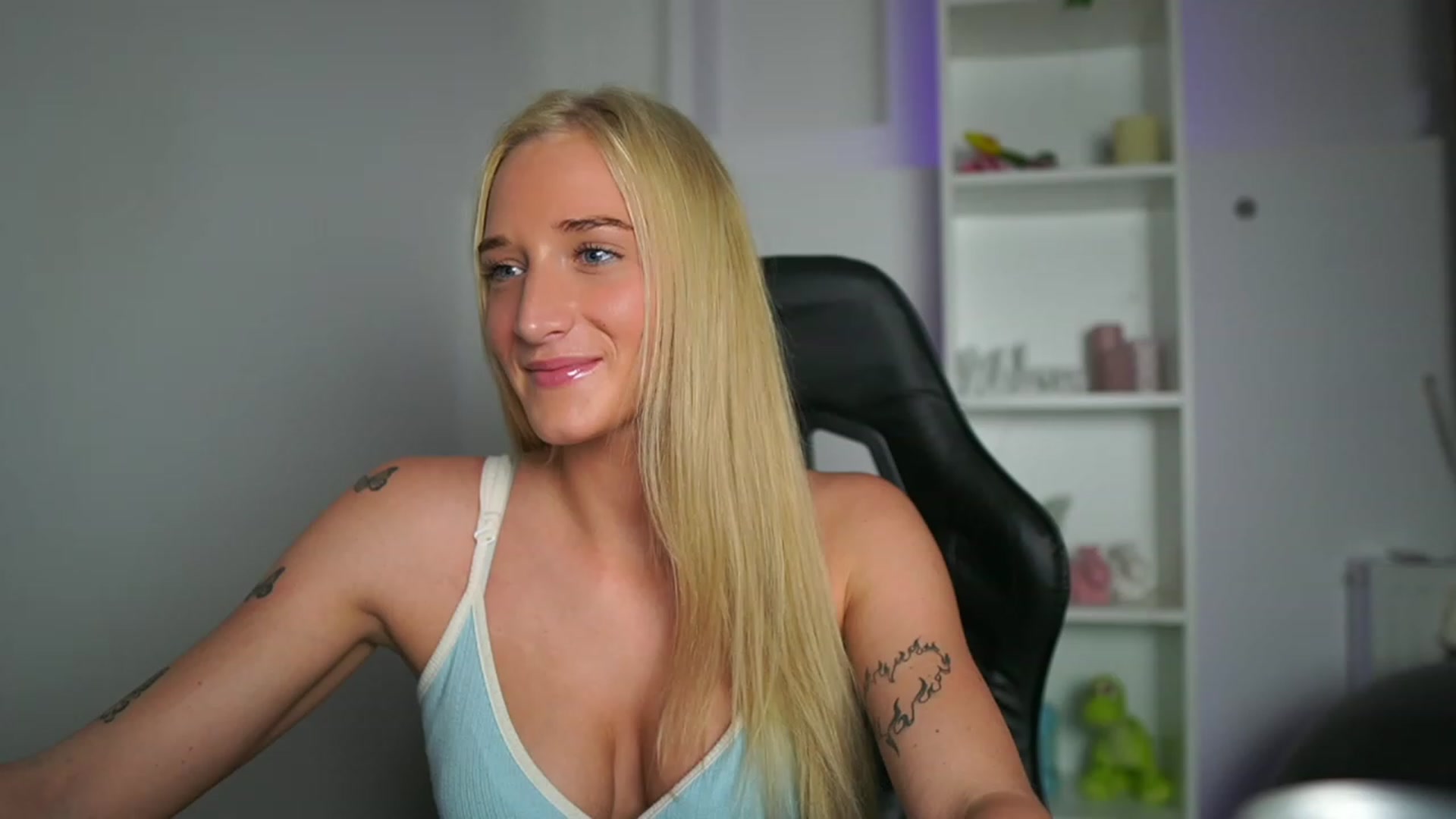 Gallery image thumbnail from NicoletteShea's myfreecams stream on, 04/22/2023, 09:51 image 1 of 20
