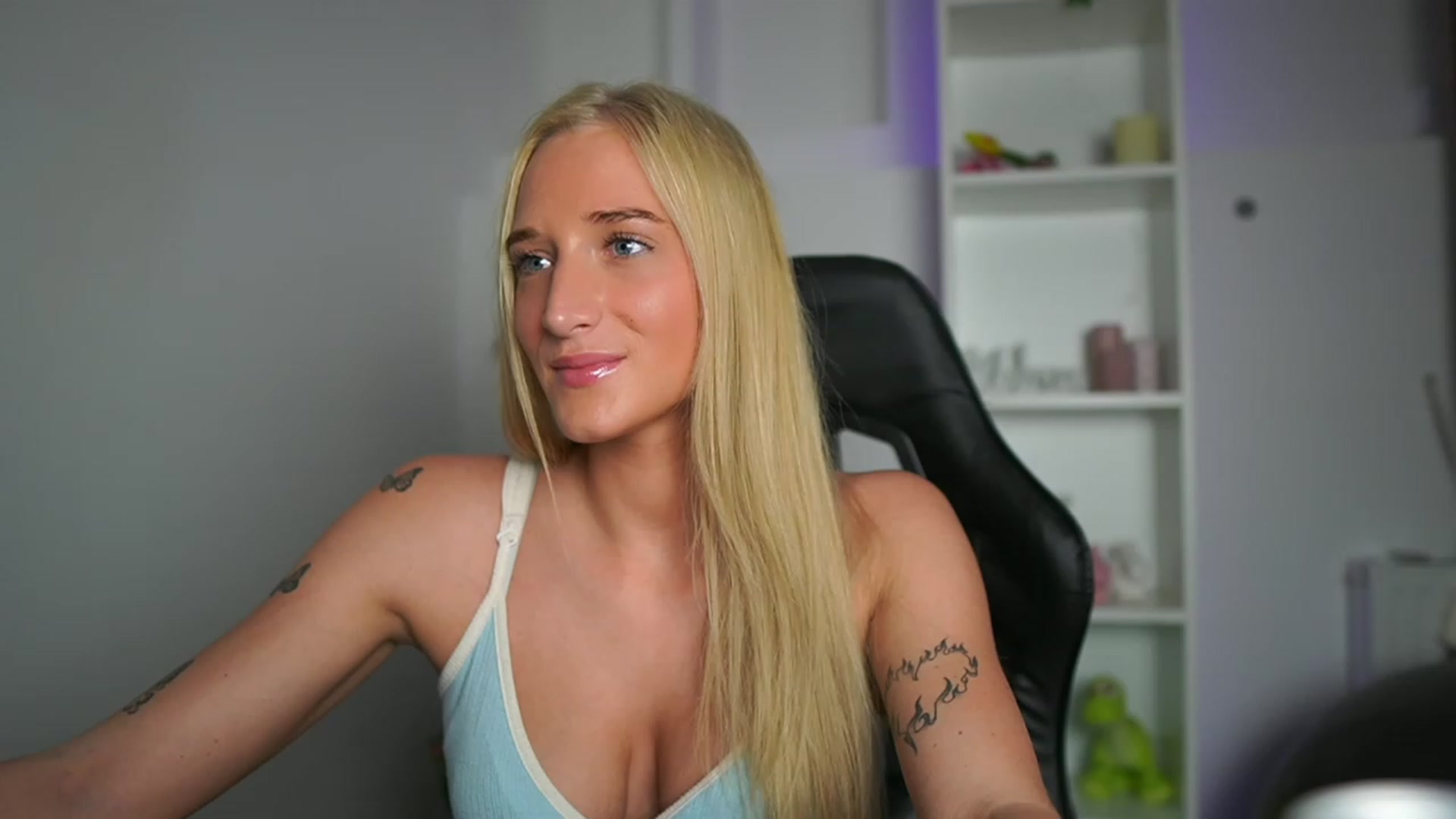 Gallery image thumbnail from NicoletteShea's myfreecams stream on, 04/22/2023, 09:51 image 3 of 20