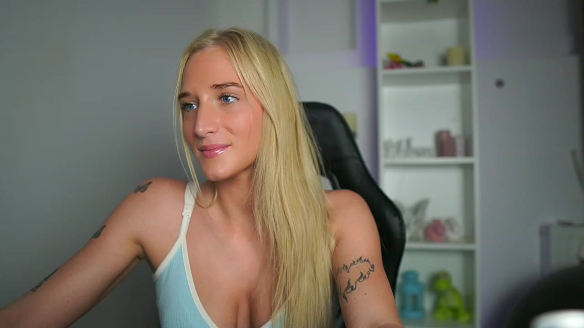 Gallery image thumbnail from NicoletteShea's myfreecams stream on, 04/22/2023, 09:51 image 6 of 20