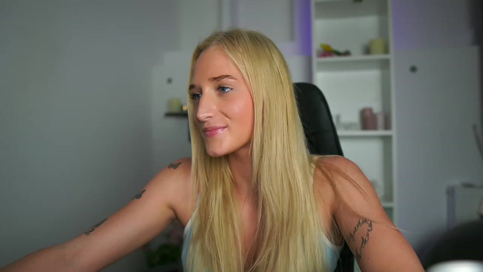 Gallery image thumbnail from NicoletteShea's myfreecams stream on, 04/22/2023, 10:53 image 19 of 20