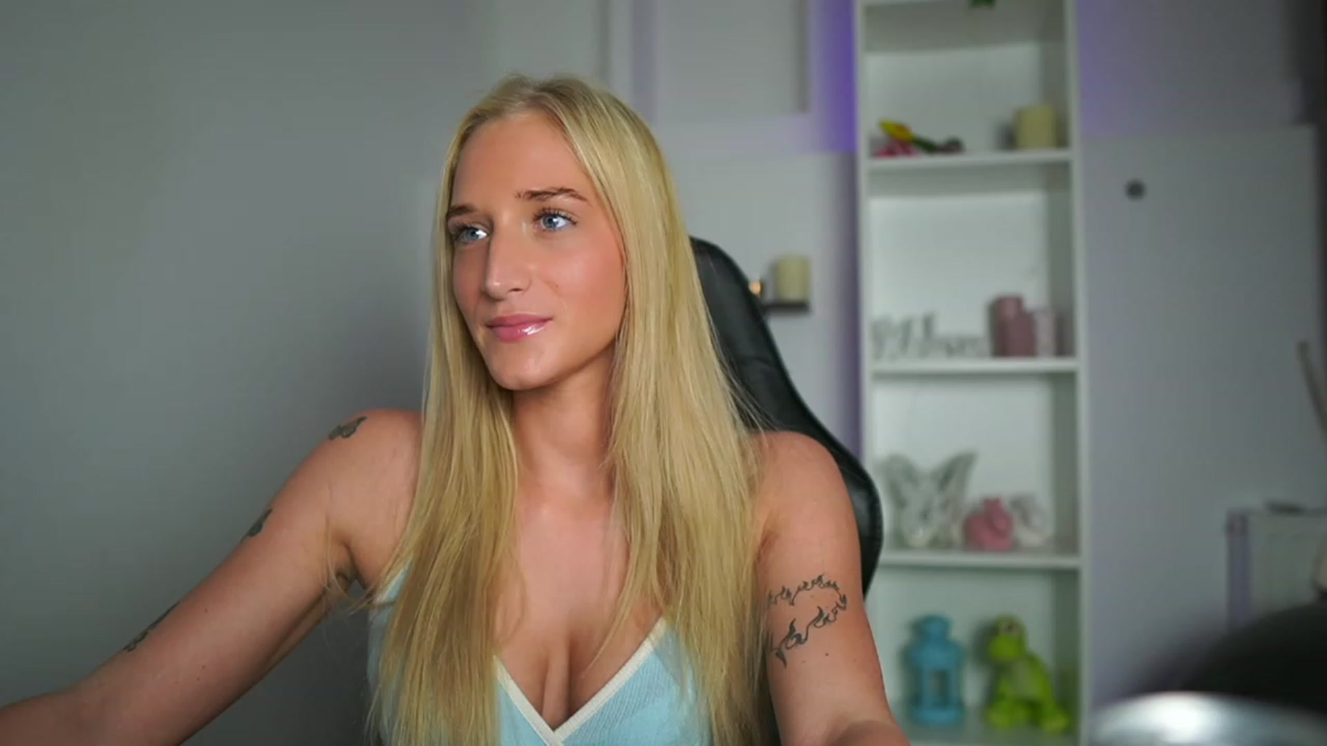 Gallery image thumbnail from NicoletteShea's myfreecams stream on, 04/22/2023, 10:53 image 16 of 20