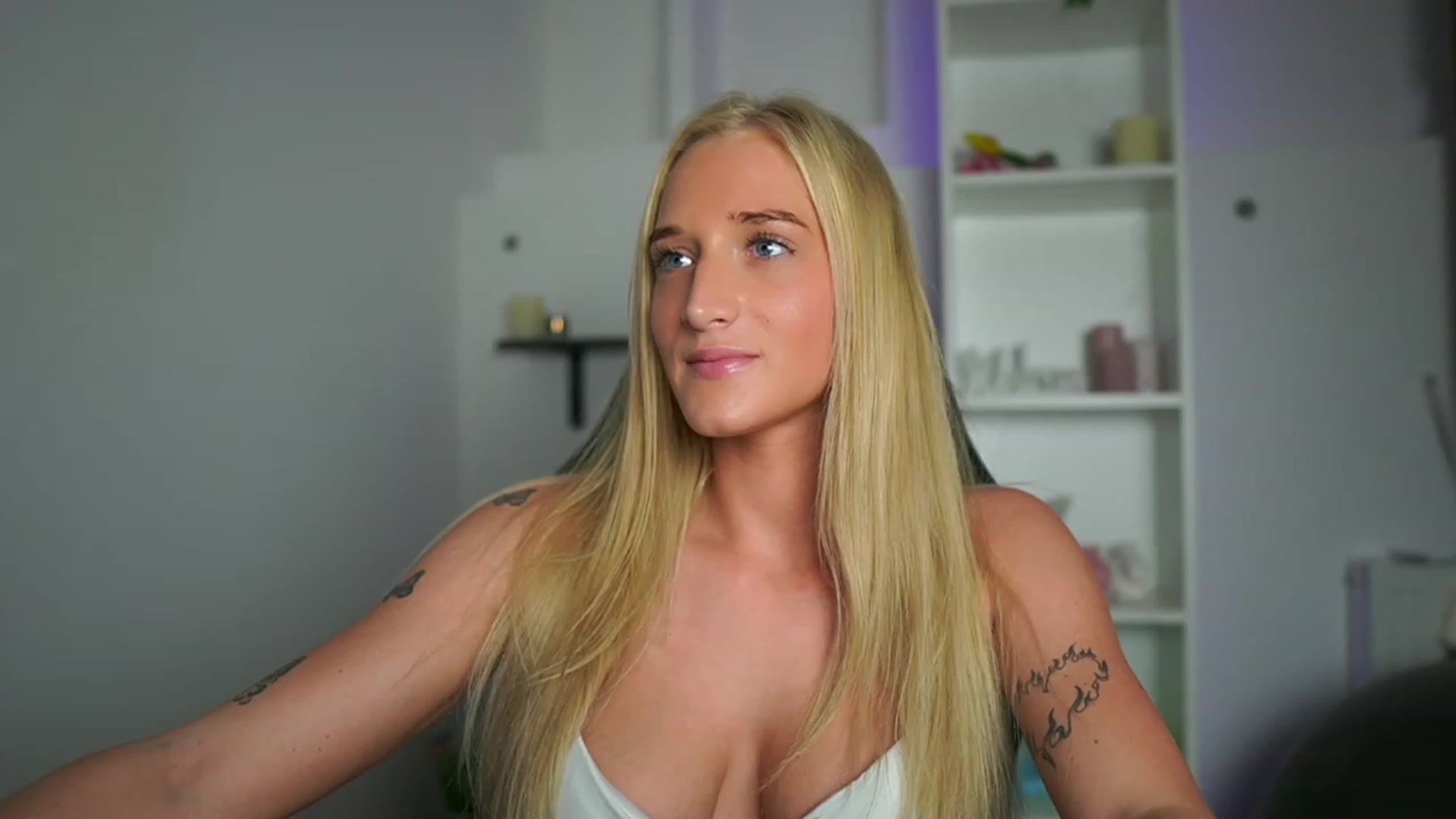 Gallery image thumbnail from NicoletteShea's myfreecams stream on, 04/22/2023, 10:53 image 13 of 20