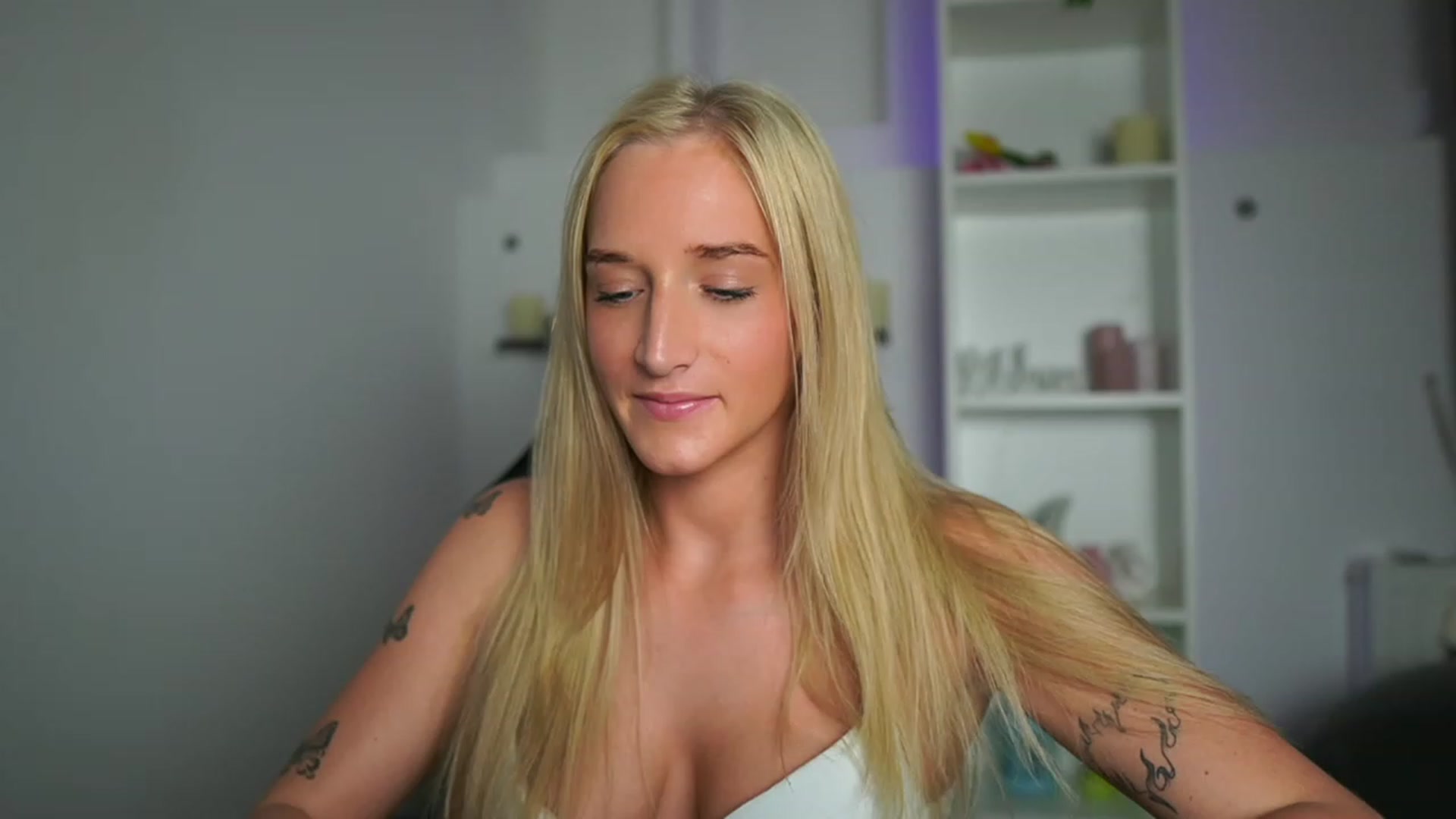 Gallery image thumbnail from NicoletteShea's myfreecams stream on, 04/22/2023, 10:53 image 6 of 20