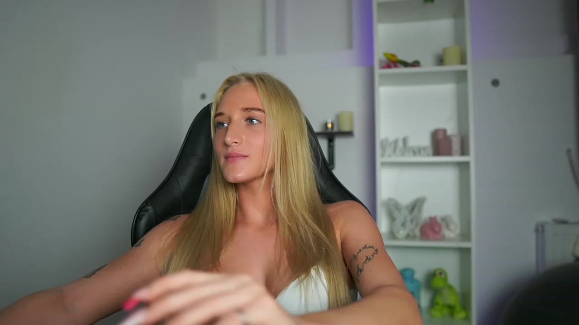 Gallery image thumbnail from NicoletteShea's myfreecams stream on, 04/22/2023, 13:02 image 18 of 20