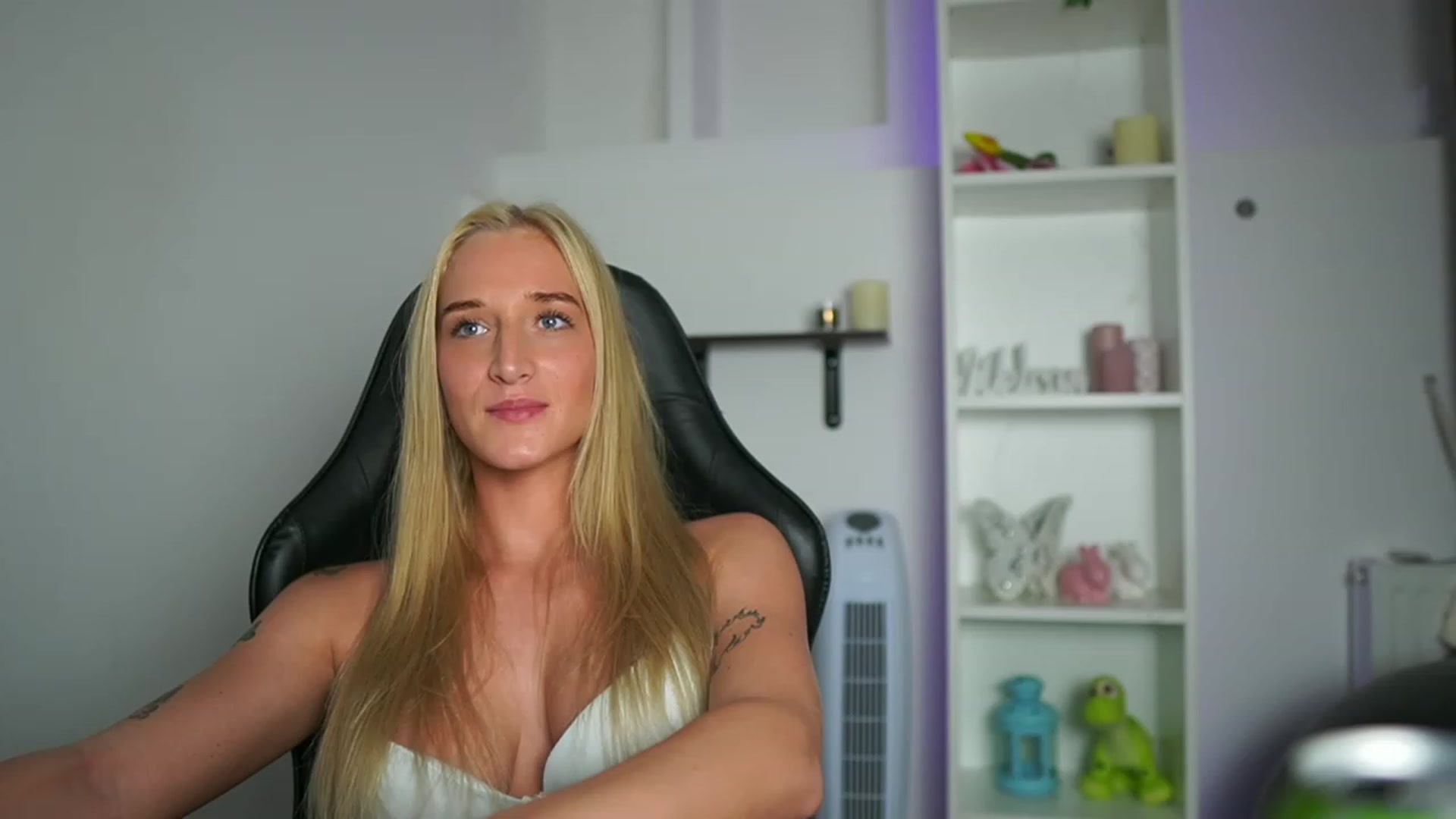 Gallery image thumbnail from NicoletteShea's myfreecams stream on, 04/22/2023, 13:02 image 20 of 20