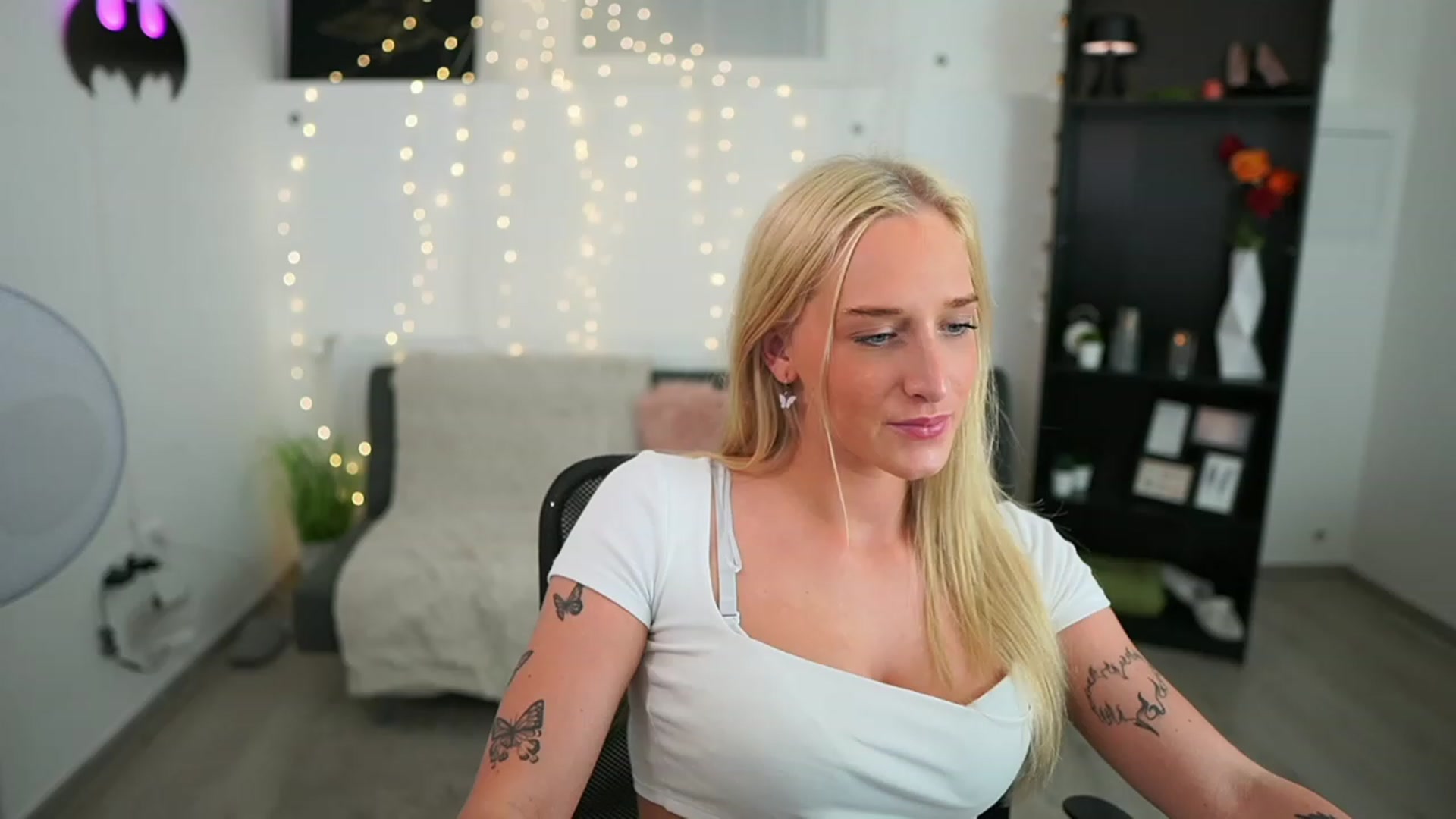 Gallery image thumbnail from NicoletteShea's myfreecams stream on, 05/04/2023, 18:34 image 1 of 20