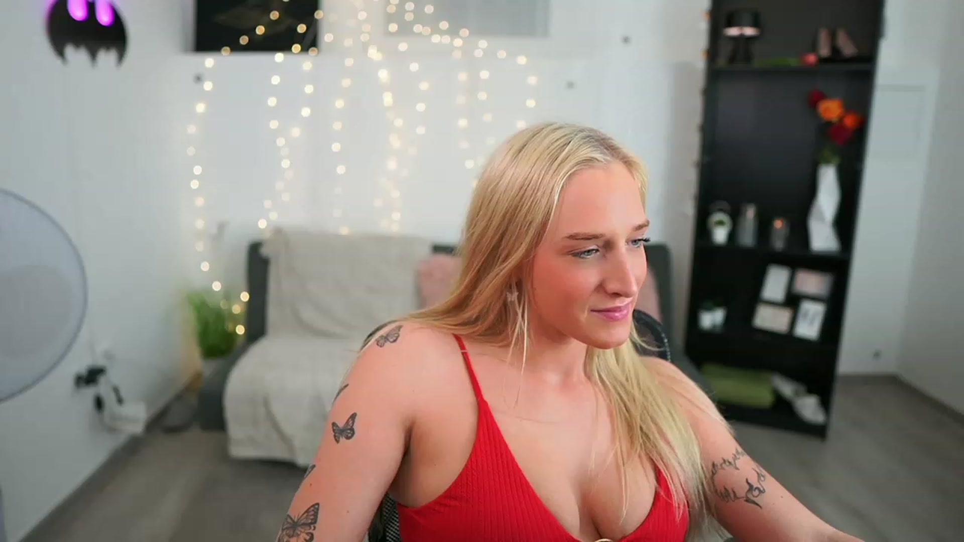 Gallery image thumbnail from NicoletteShea's myfreecams stream on, 05/05/2023, 20:16 image 3 of 20