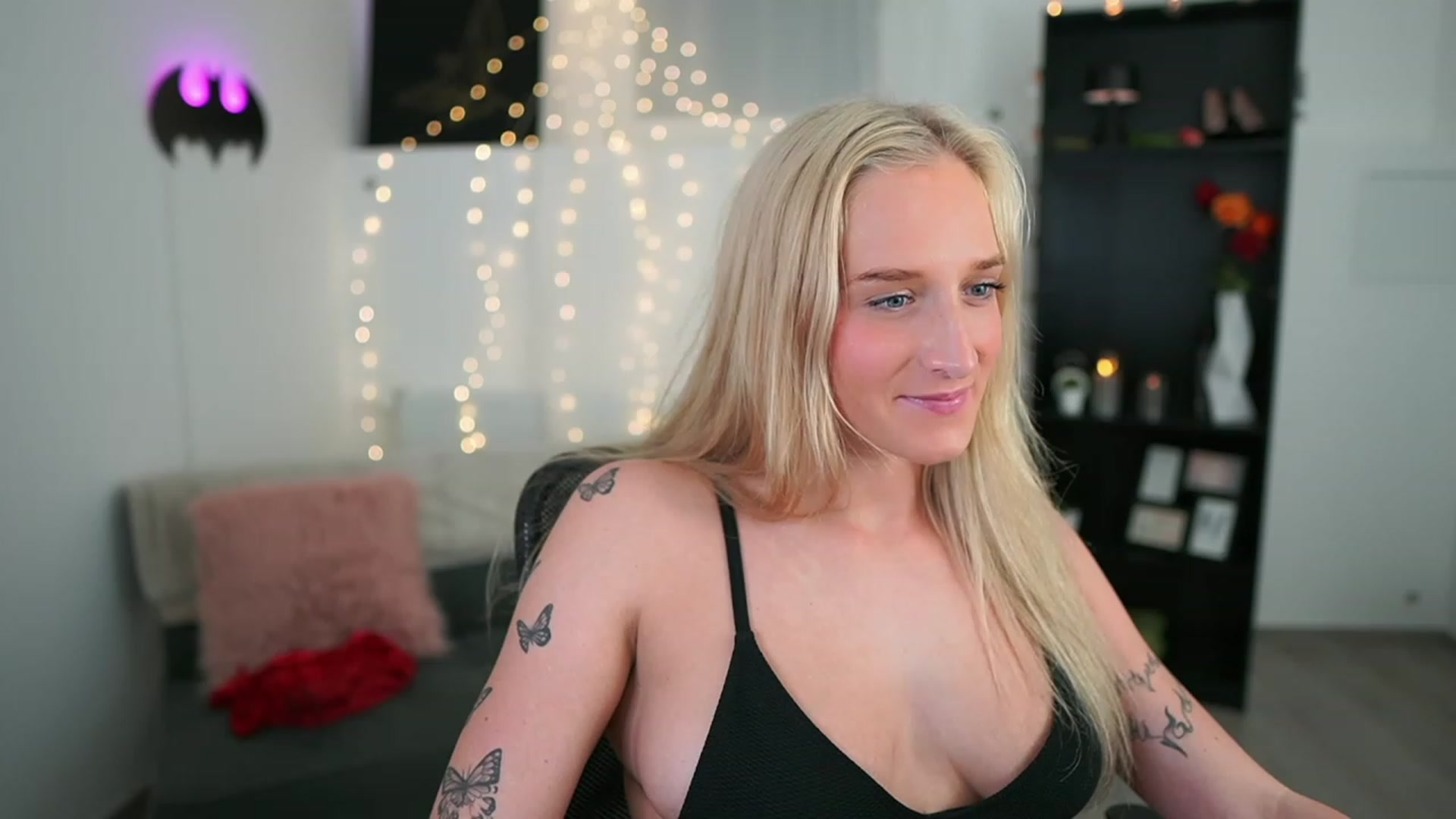 Gallery image thumbnail from NicoletteShea's myfreecams stream on, 05/16/2023, 15:42 image 8 of 20
