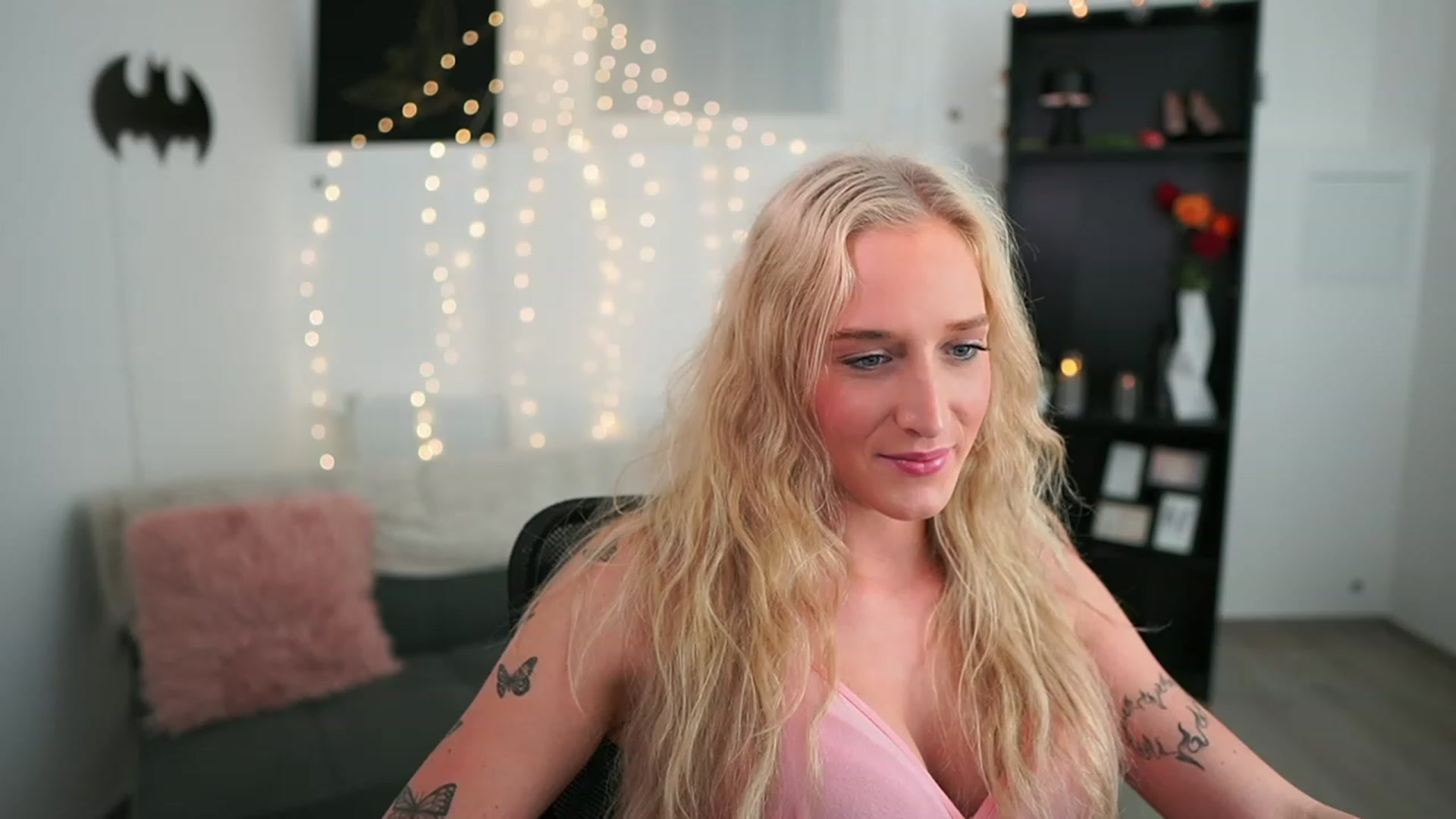 Gallery image thumbnail from NicoletteShea's myfreecams stream on, 05/18/2023, 20:10 image 1 of 20
