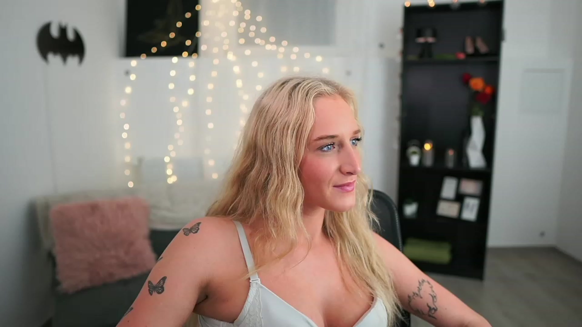 Gallery image thumbnail from NicoletteShea's myfreecams stream on, 05/18/2023, 20:10 image 7 of 20